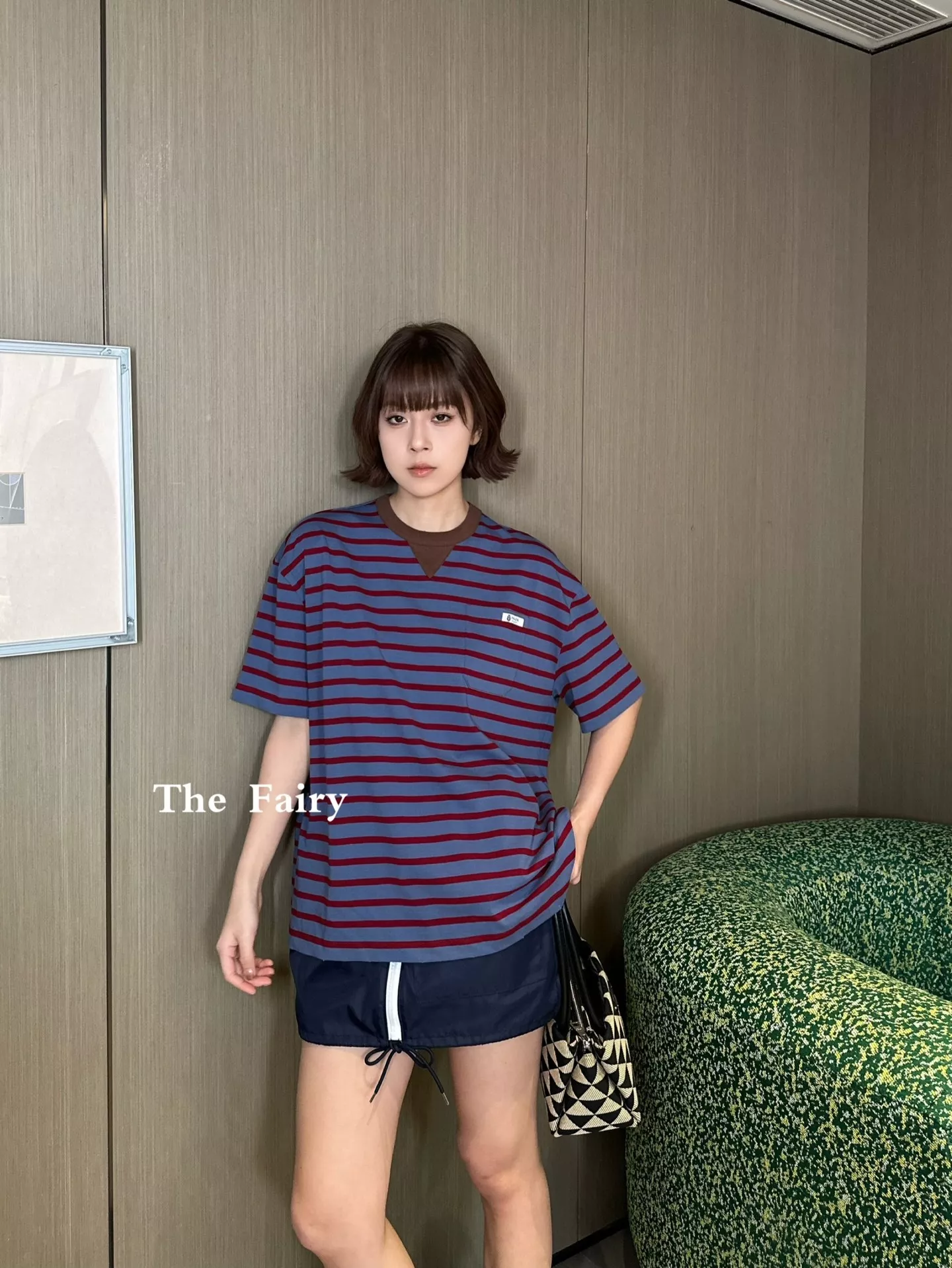 프라다 코튼 레트로 배색 스트라이프 로고 패치 티셔츠 상세 이미지 11