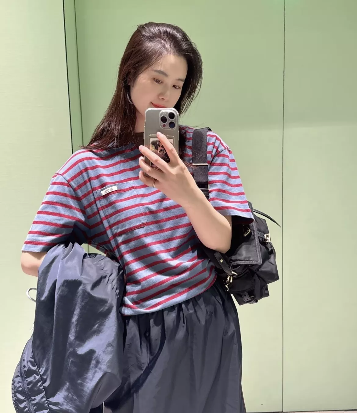 프라다 코튼 레트로 배색 스트라이프 로고 패치 티셔츠 상세 이미지 21