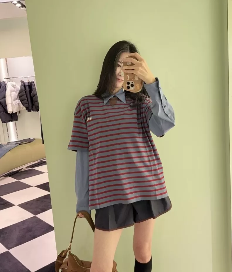 프라다 코튼 레트로 배색 스트라이프 로고 패치 티셔츠 상세 이미지 24