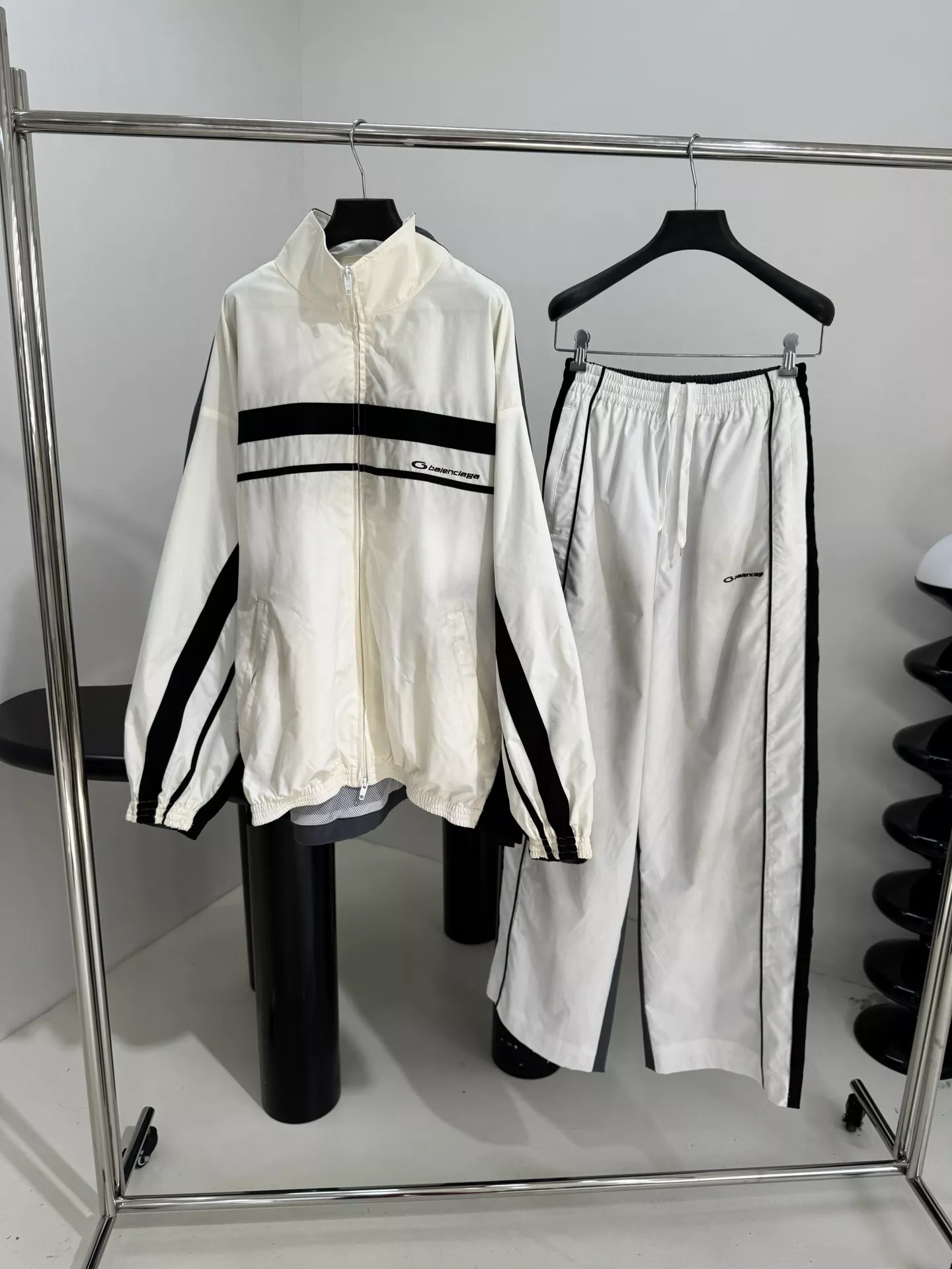 발렌시아가 트랙수트 오버핏 집업 재킷 및 트레이닝 팬츠 세트 상세 이미지 19