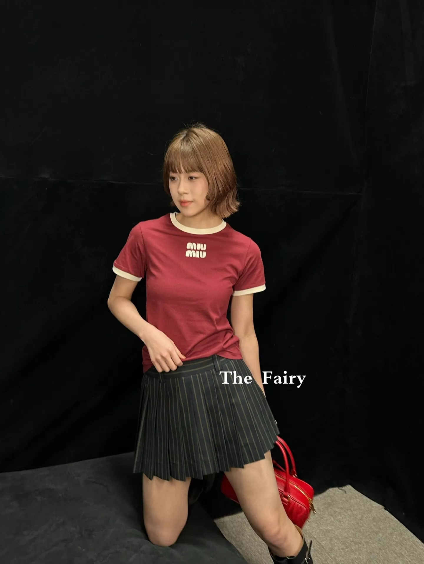 미우미우 로고 패치 자수 배색 트림 코튼 라운드넥 티셔츠 상세 이미지 12