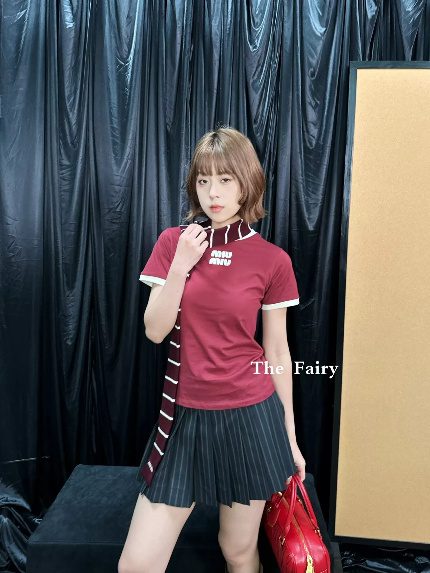 미우미우 로고 패치 자수 배색 트림 코튼 라운드넥 티셔츠 상세 이미지 11