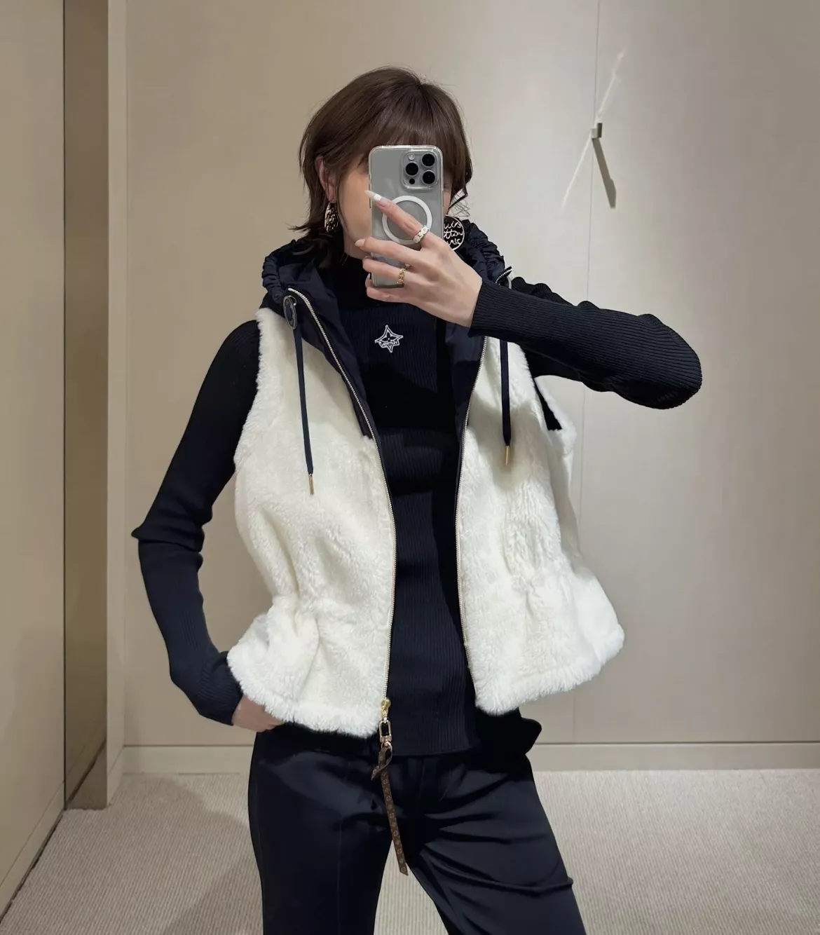 루이비통 모노그램 테디 플리스 후드 집업 조끼 상세 이미지 23