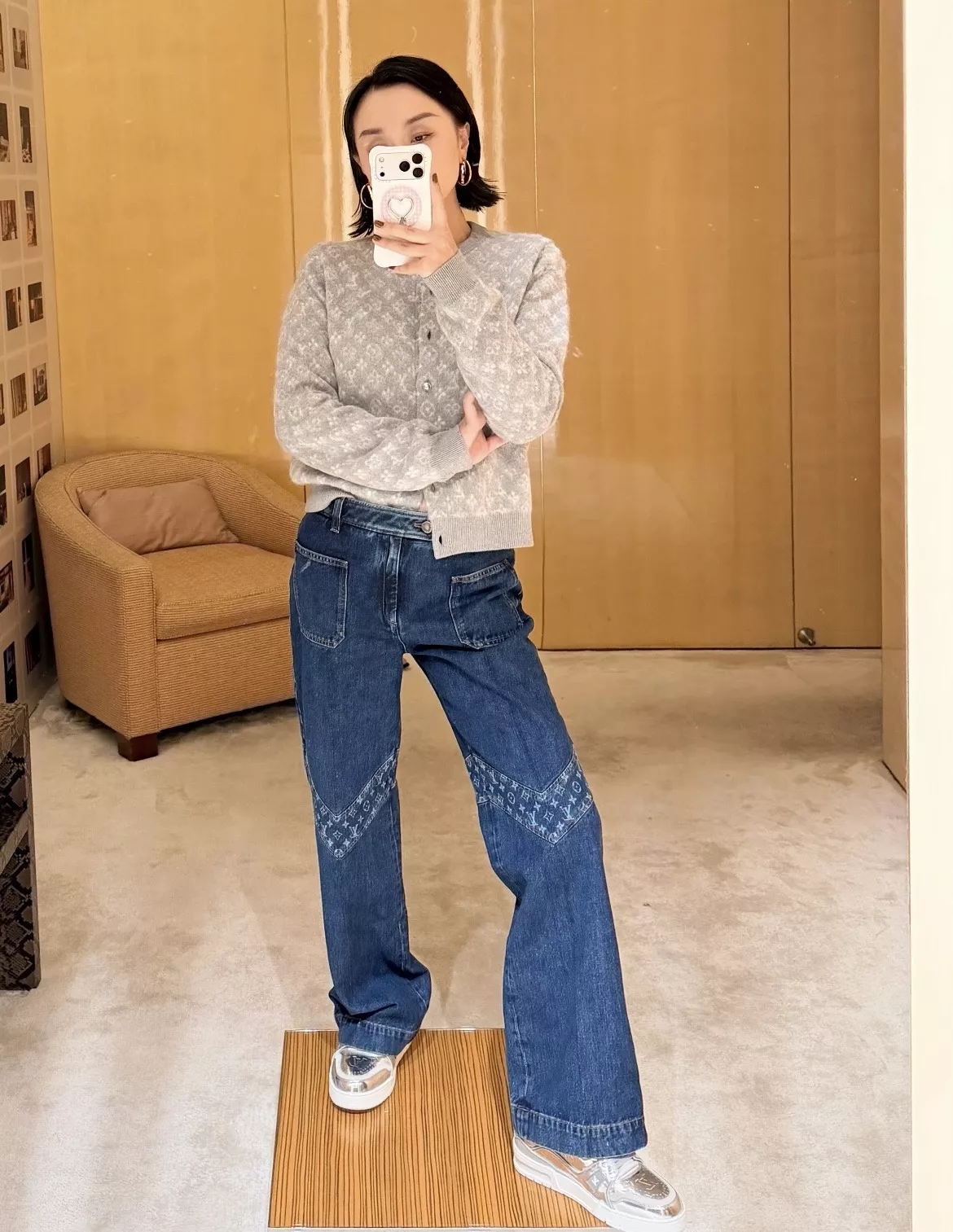 루이비통 모노그램 디테일 원색 데님 팬츠 상세 이미지 26