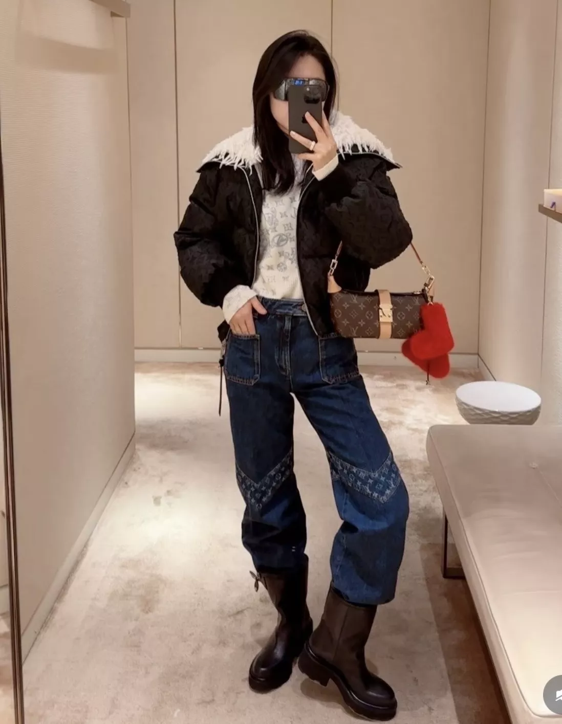 루이비통 모노그램 디테일 원색 데님 팬츠 상세 이미지 28