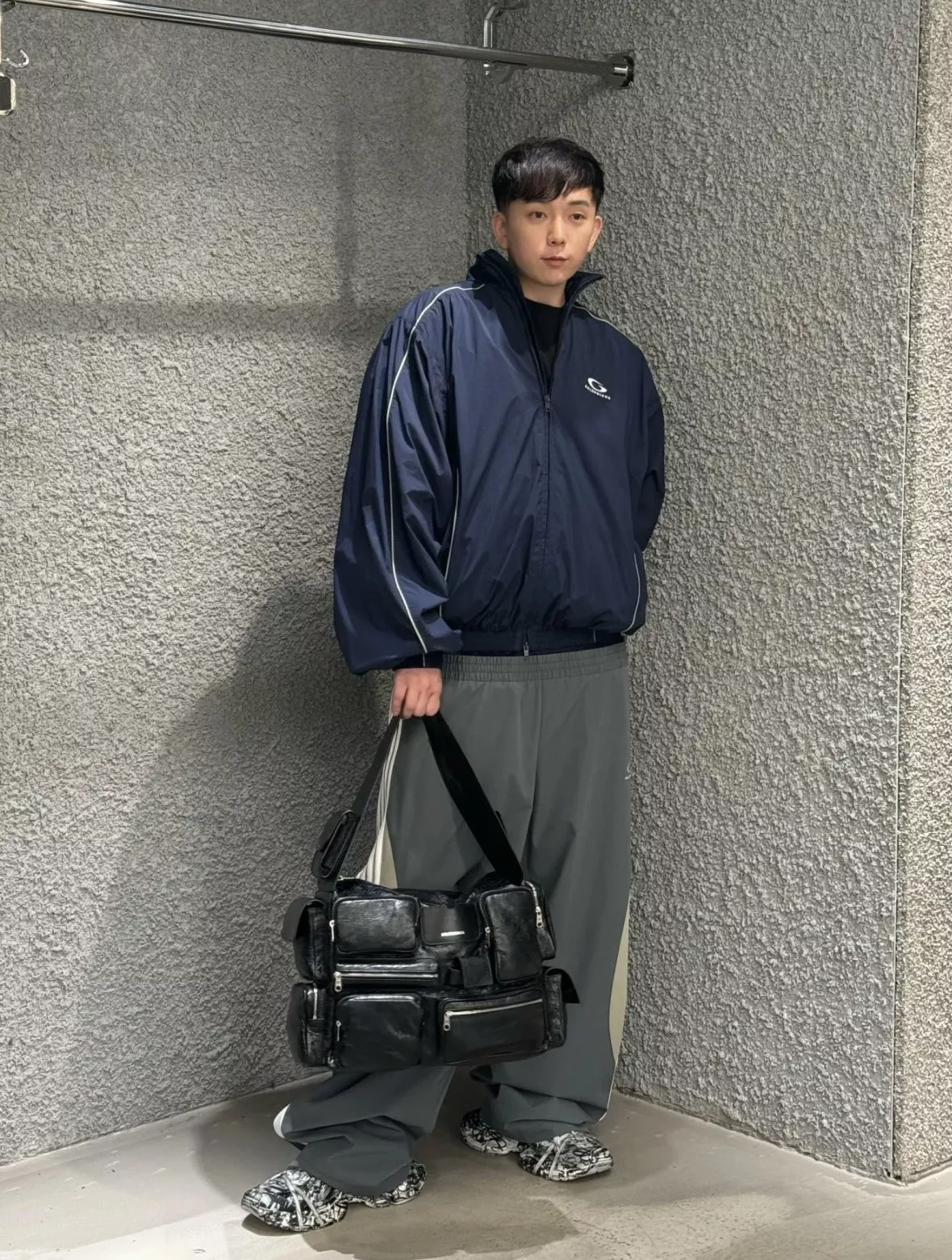 발렌시아가 컷업 투웨이 원단 믹스 스포츠 아이콘 자수 트랙 팬츠 상세 이미지 63