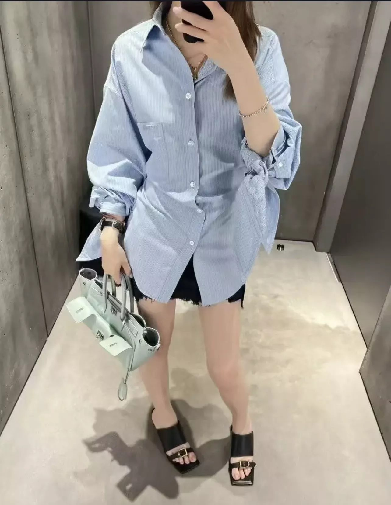 발렌시아가 오버사이즈 스트라이프 코튼 롱 셔츠 상세 이미지 25