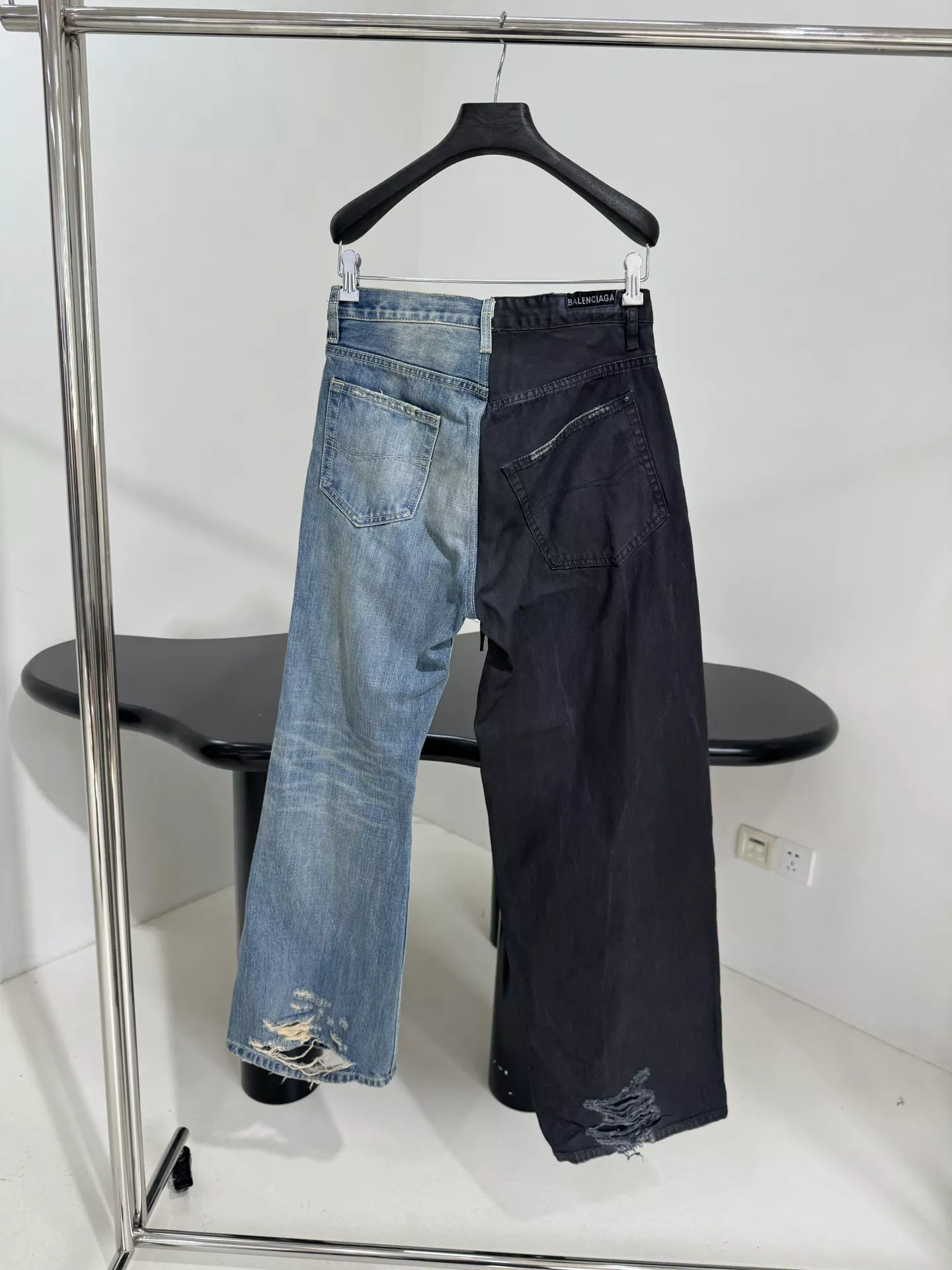 발렌시아가 하이브리드 배기 투톤 데님 팬츠 상세 이미지 2
