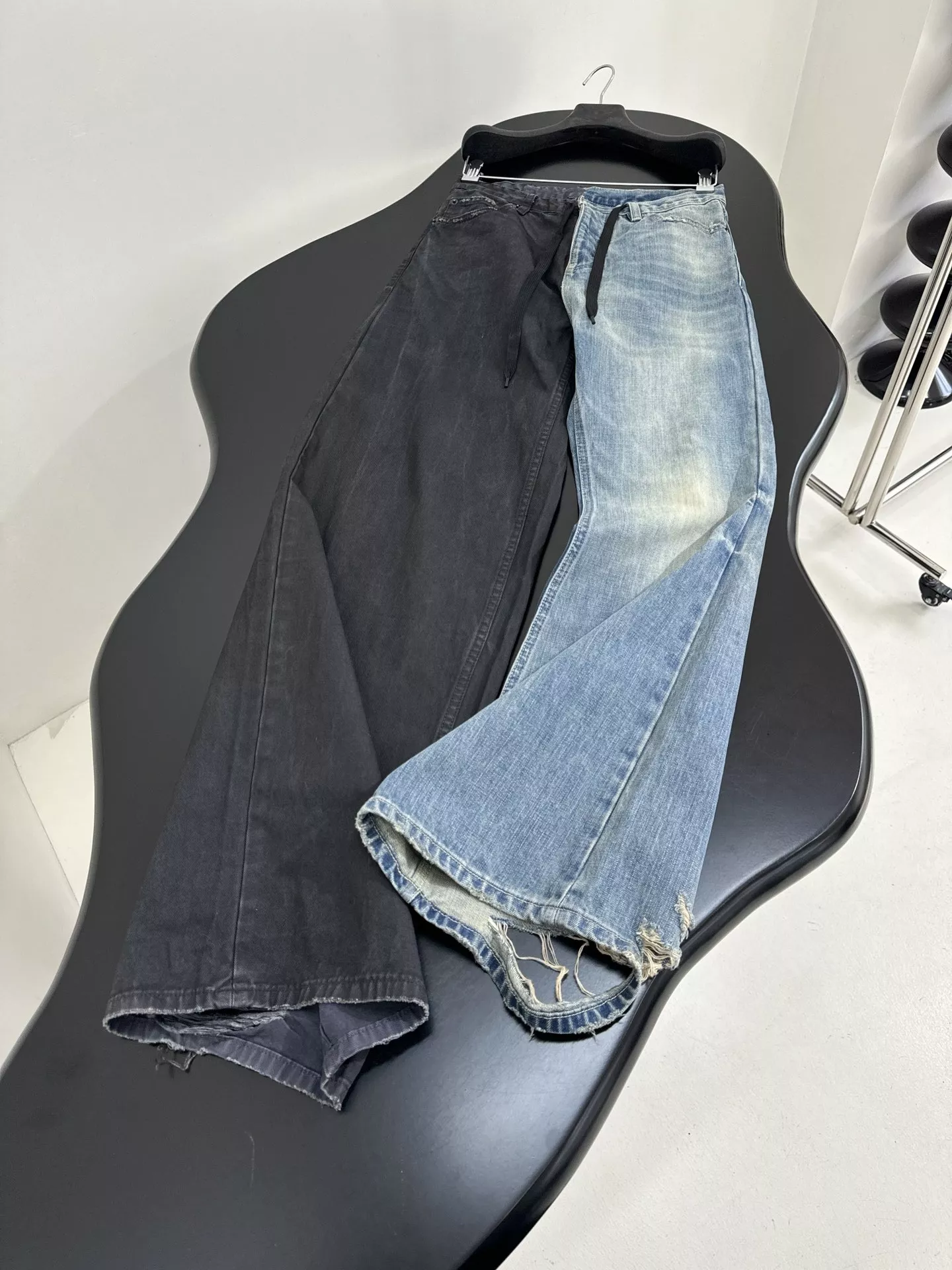 발렌시아가 하이브리드 배기 투톤 데님 팬츠 상세 이미지 4