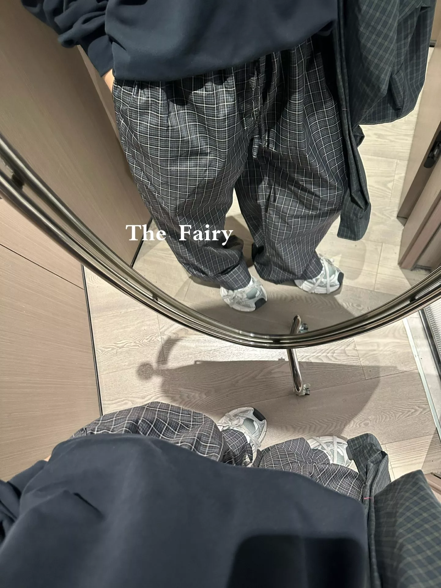발렌시아가 로렐 클래식 체크 밴딩 스트링 와이드 팬츠 상세 이미지 18