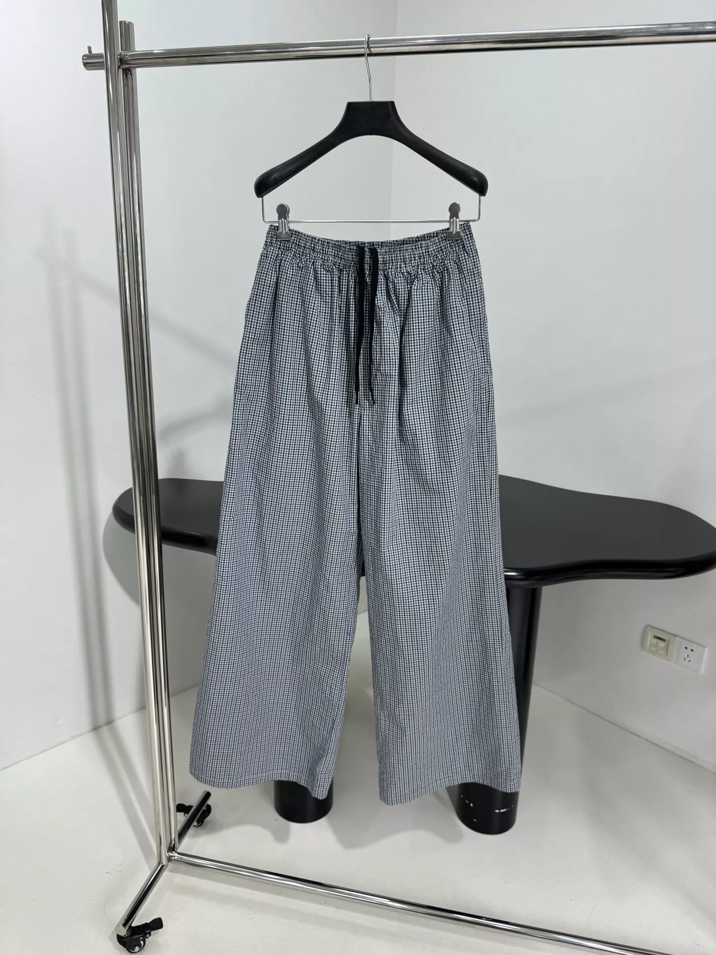 발렌시아가 로렐 클래식 체크 밴딩 와이드 팬츠 상세 이미지 1