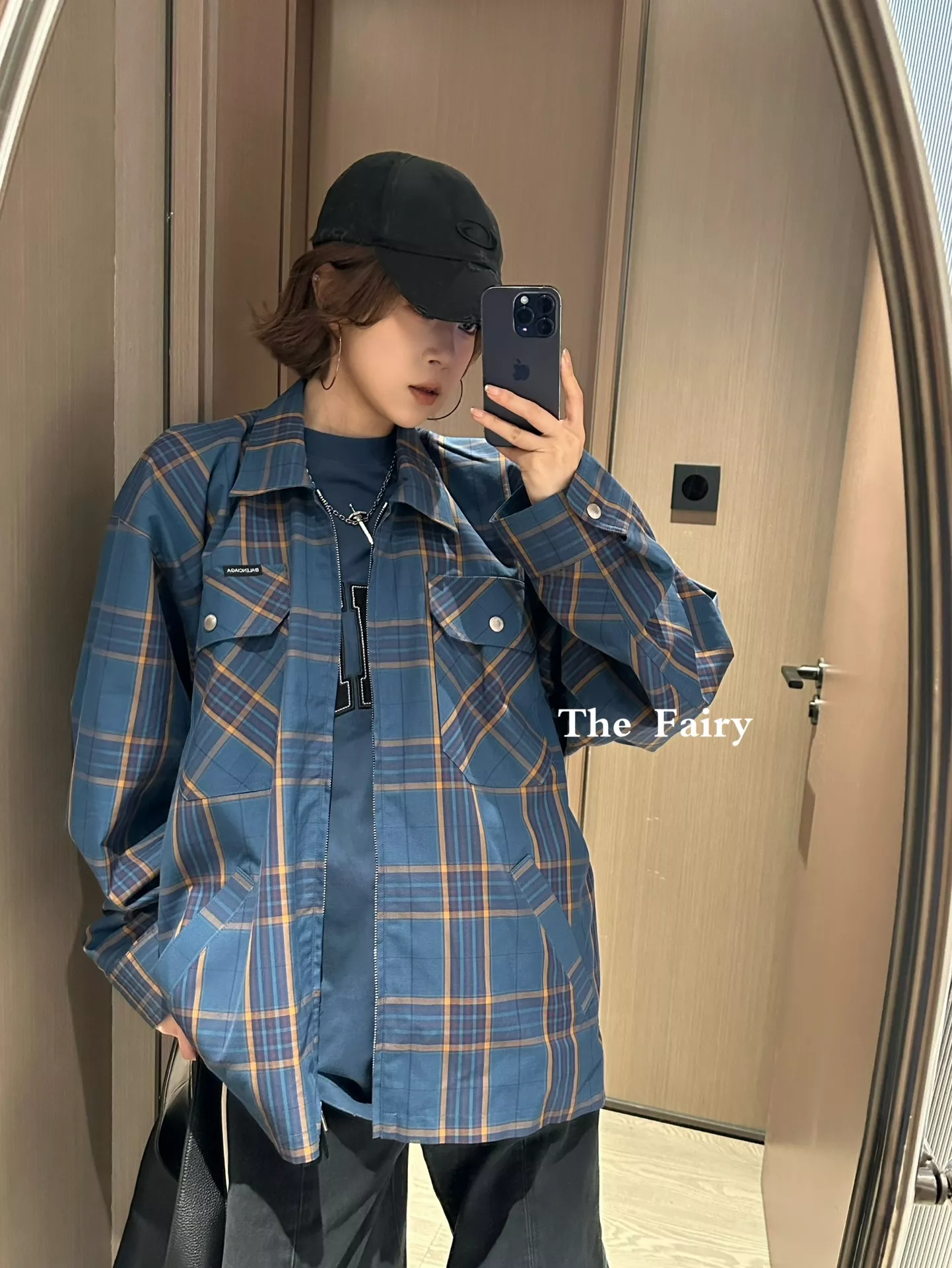 발렌시아가 유틸리티 오버핏 체크 셔츠형 재킷 상세 이미지 15