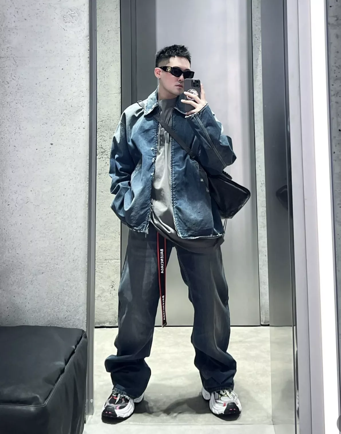 발렌시아가 BAGGY 코튼 지퍼 데님 재킷 상세 이미지 24