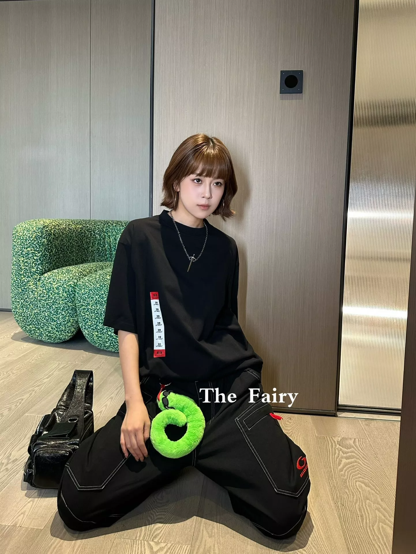 발렌시아가 유니티 스포츠 아이콘 크롭 오버핏 티셔츠 상세 이미지 10