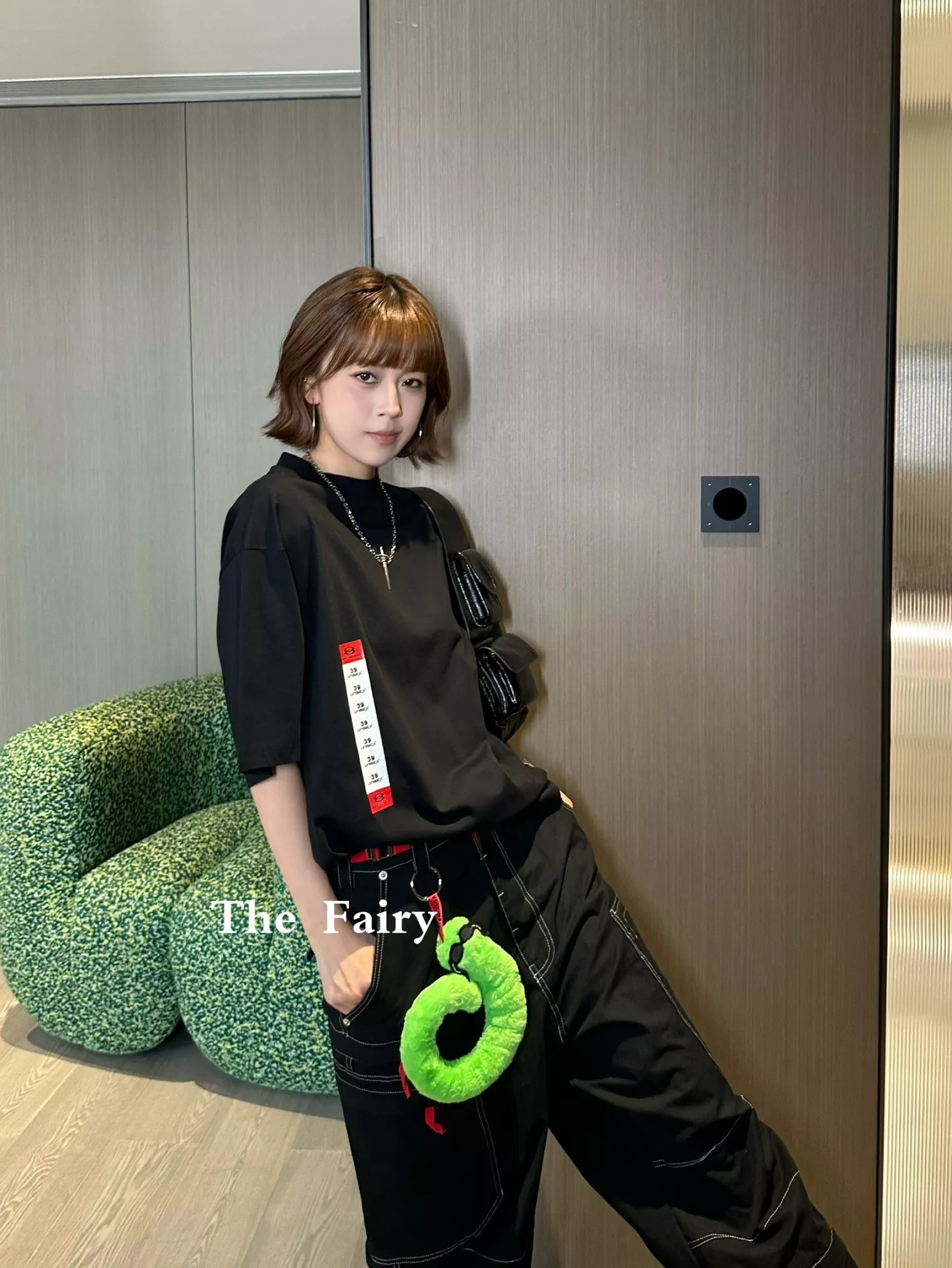 발렌시아가 유니티 스포츠 아이콘 크롭 오버핏 티셔츠 상세 이미지 11