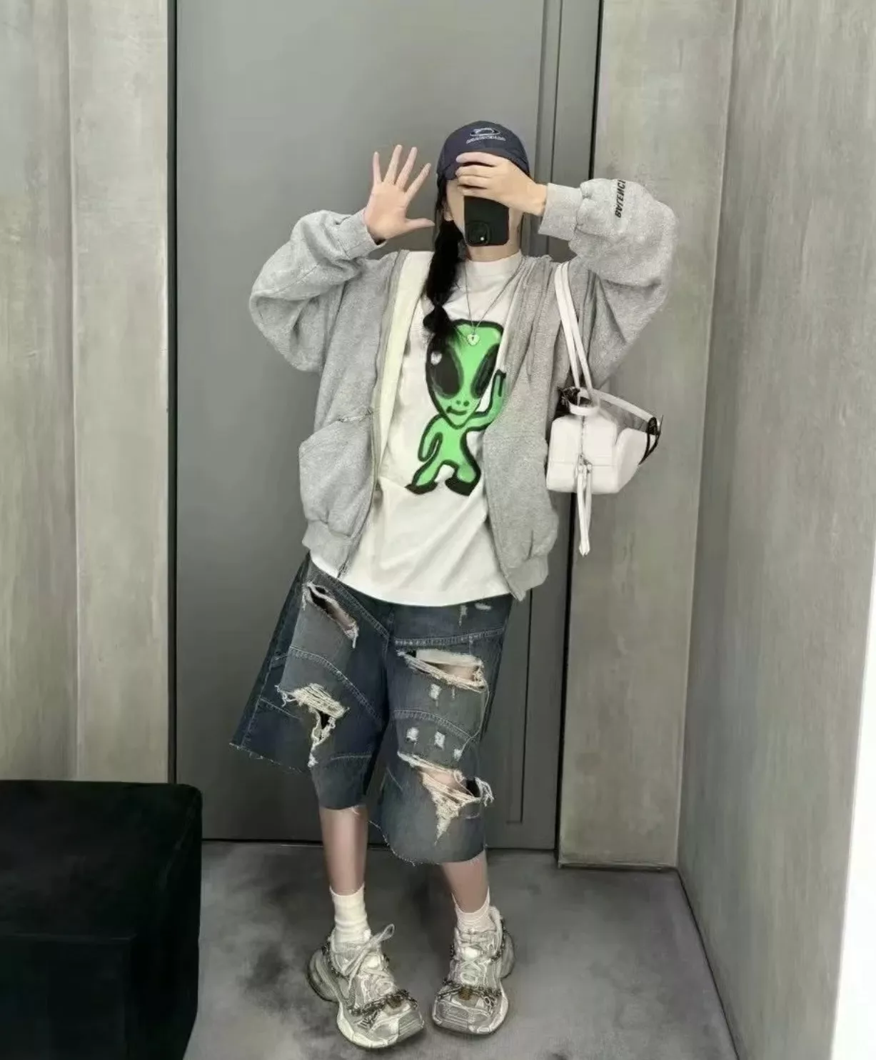 발렌시아가 배기 오버사이즈 데님 하프팬츠 상세 이미지 23