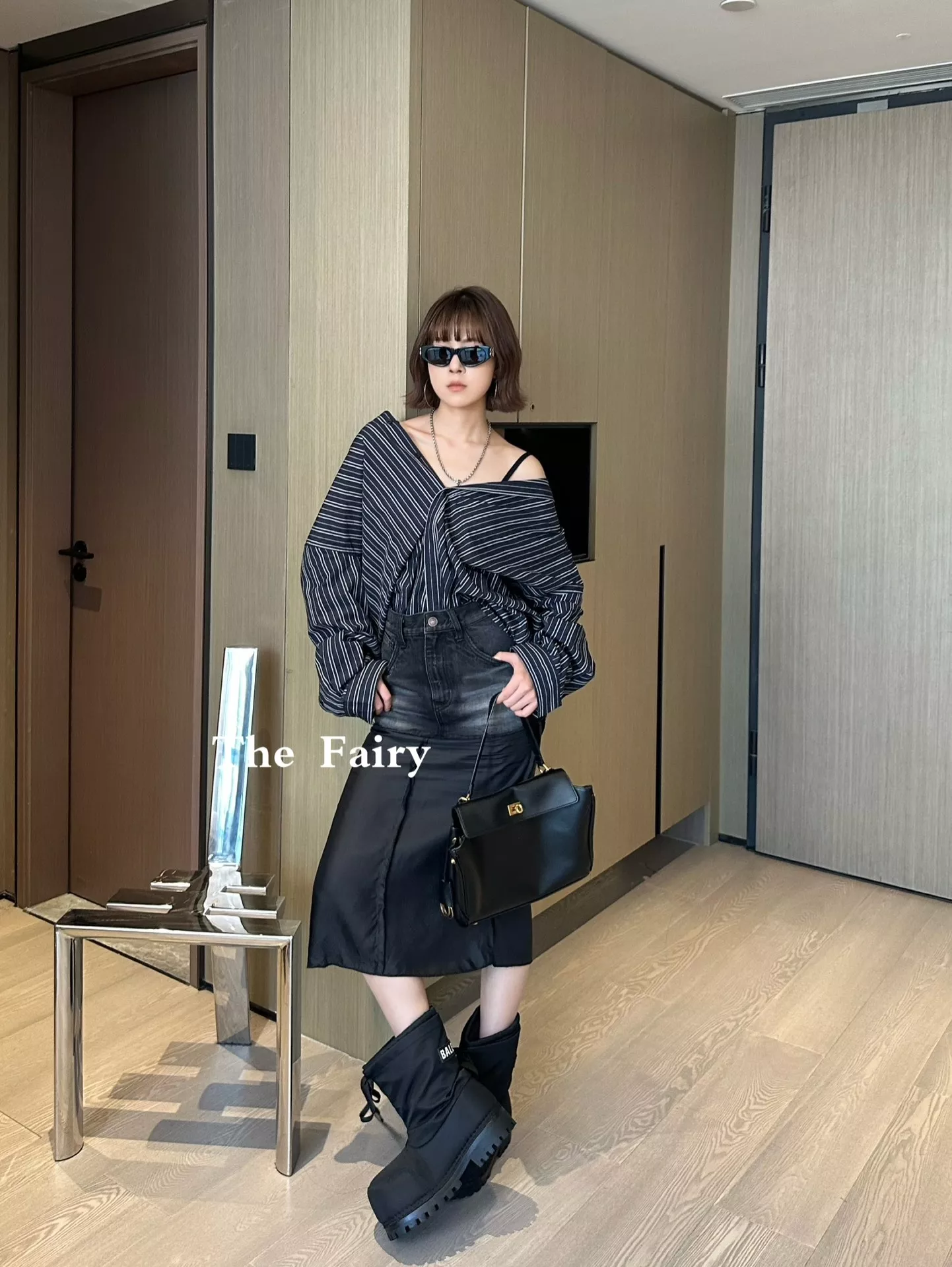 발렌시아가 네이비 스트라이프 오버핏 코튼 셔츠 상세 이미지 16
