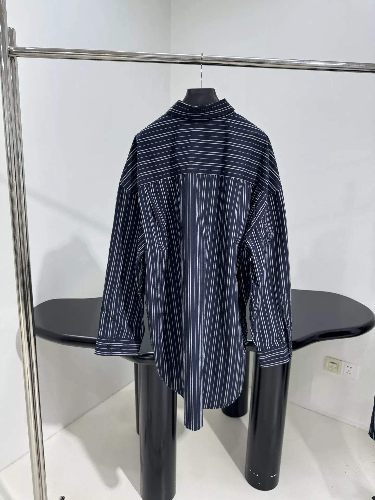 발렌시아가 네이비 스트라이프 오버핏 코튼 셔츠 상세 이미지 3