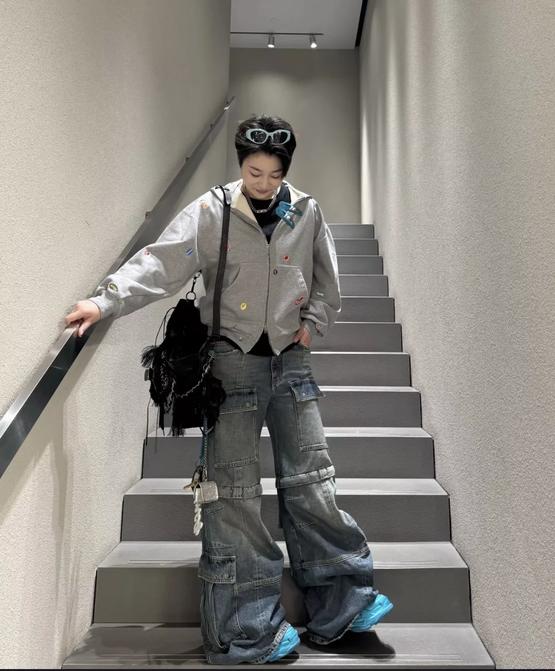 발렌시아가 카고 워싱 디테일 데님 플레어 팬츠 상세 이미지 26