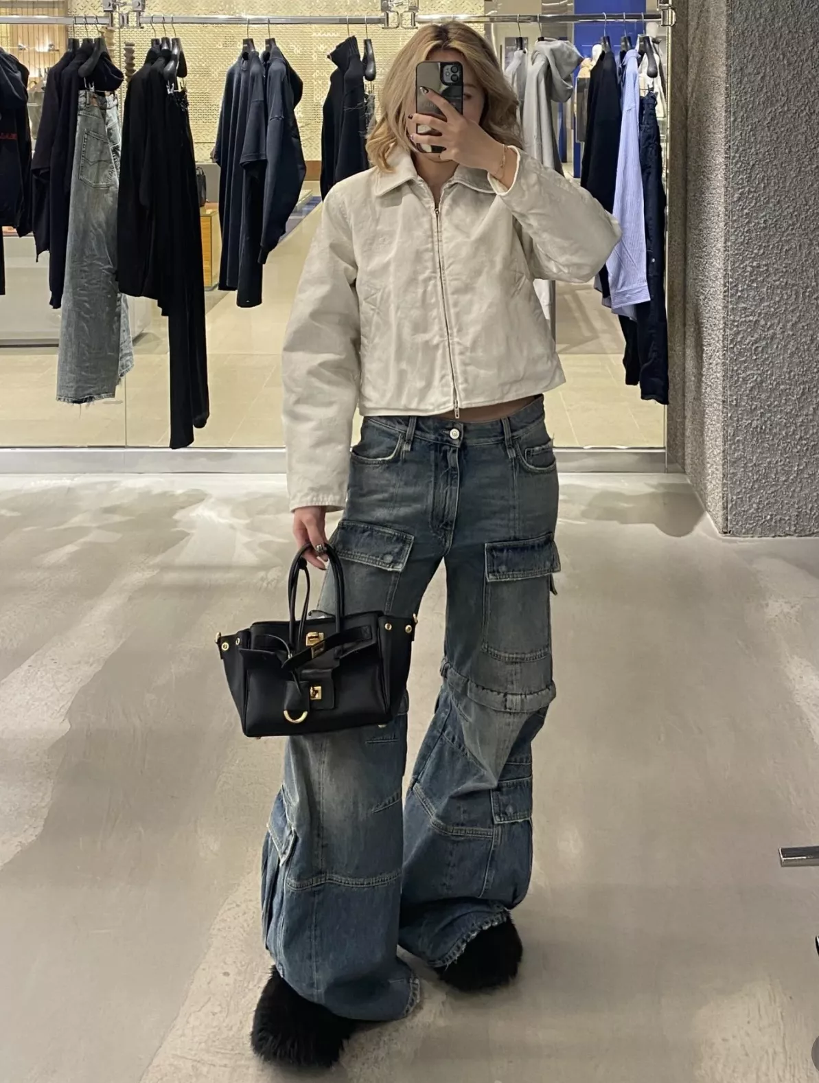 발렌시아가 카고 워싱 디테일 데님 플레어 팬츠 상세 이미지 21