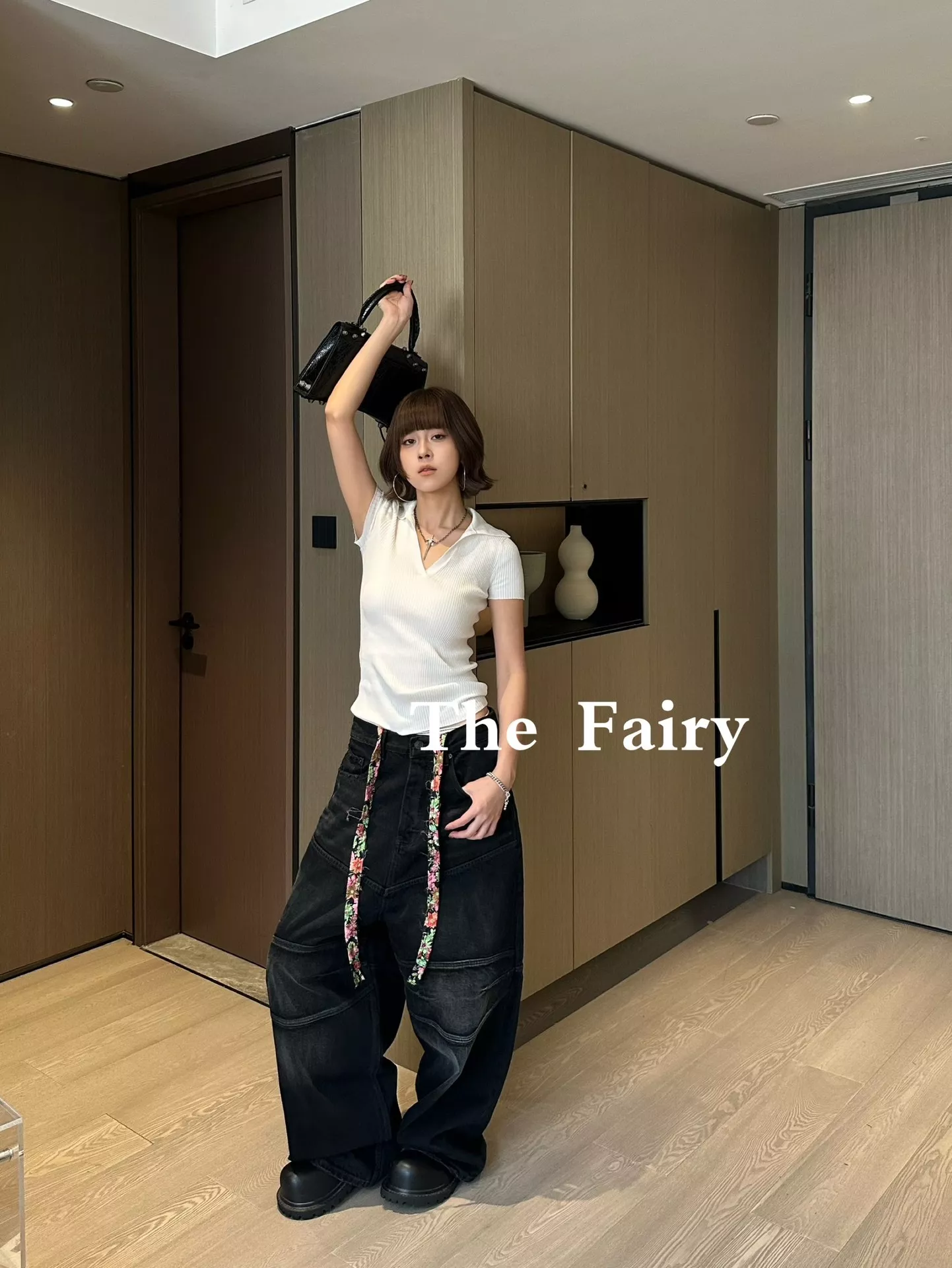 발렌시아가 플라워 테이프 디테일 오버핏 디컨스트럭트 데님 팬츠 상세 이미지 17