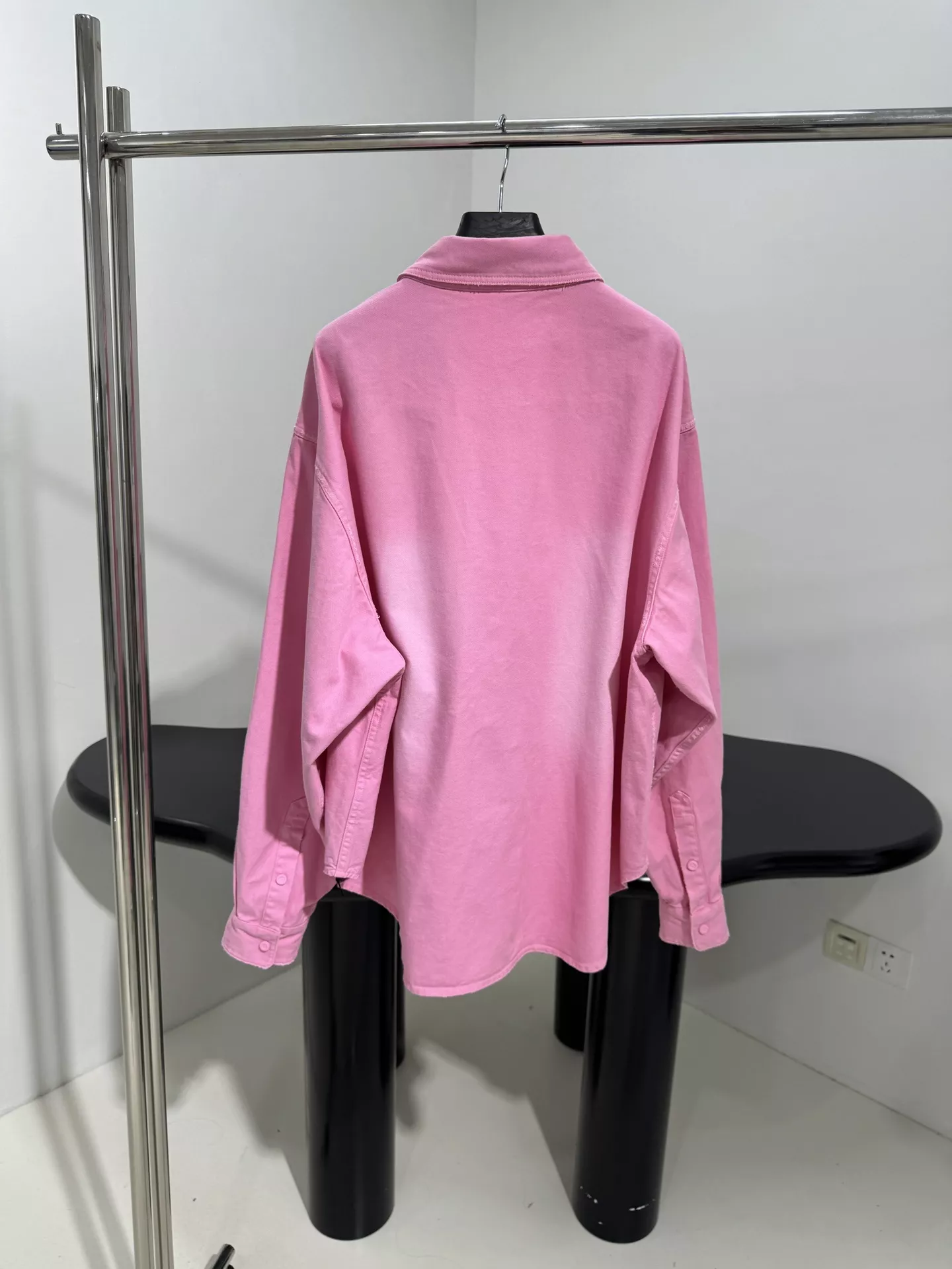 발렌시아가 아트 레터 자수 워싱 핑크 오버핏 데님 셔츠 상세 이미지 3