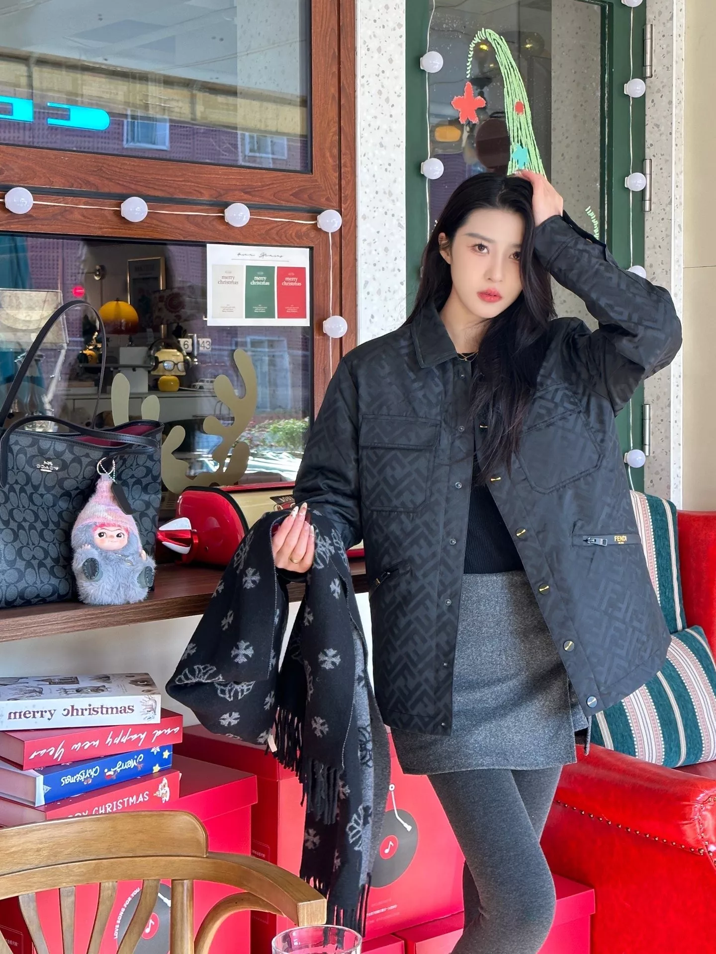 펜디 더블F 올오버 패턴 카라 경량 다운 재킷 상세 이미지 13