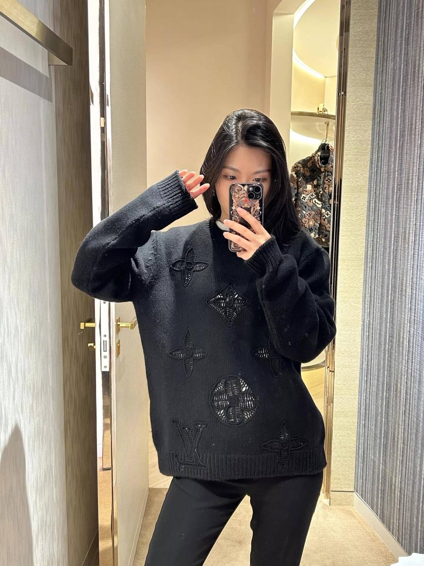 루이비통 25FW 다크 모노그램 자카드 자수 니트 상세 이미지 11