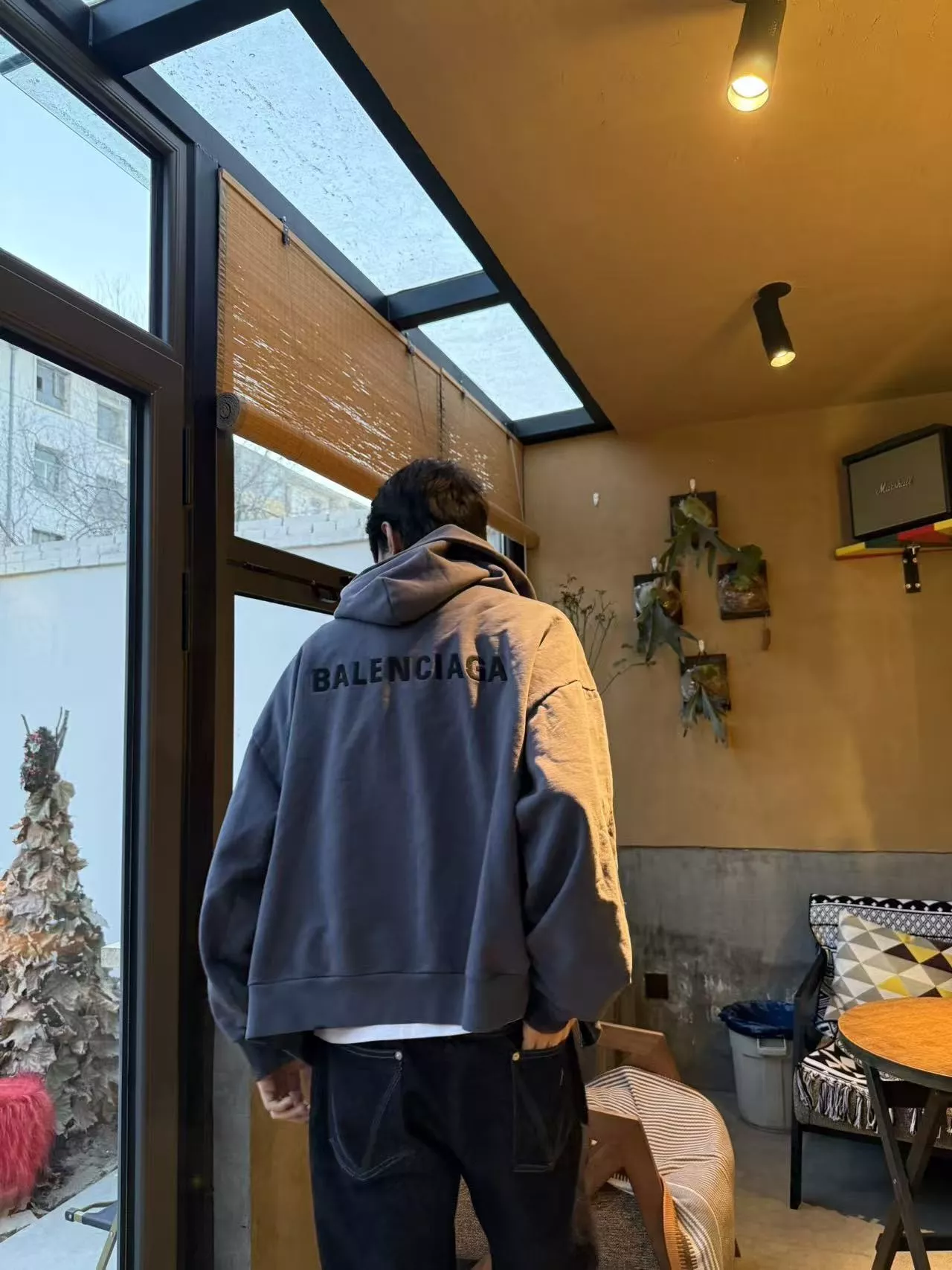 발렌시아가 빈티지 워싱 자수 로고 핸드페인팅 후드 집업 상세 이미지 15