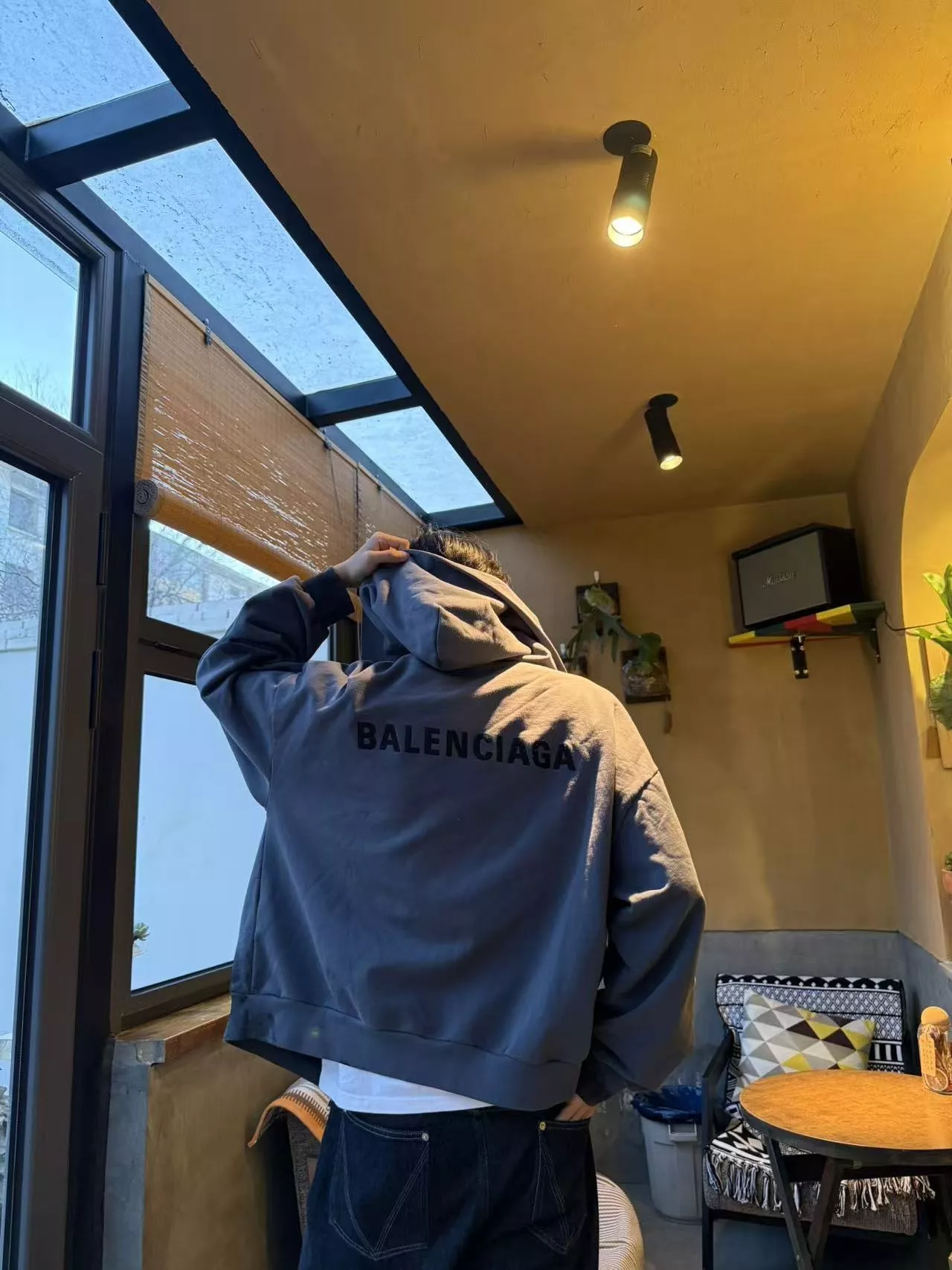 발렌시아가 빈티지 워싱 자수 로고 핸드페인팅 후드 집업 상세 이미지 18