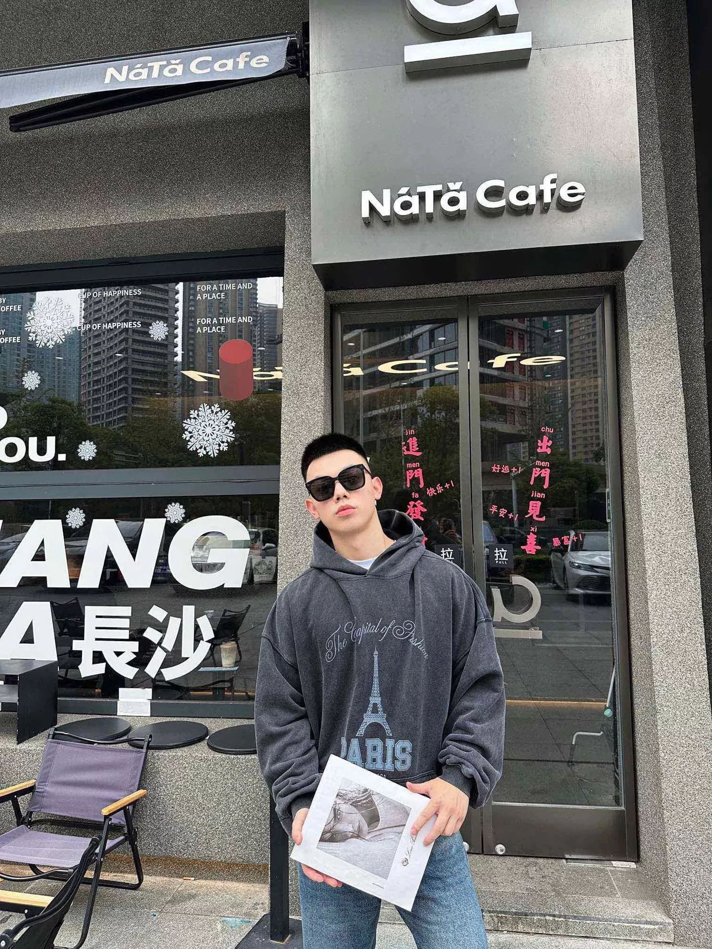 발렌시아가 24FW 철탑 그래픽 워싱 후드 상세 이미지 19