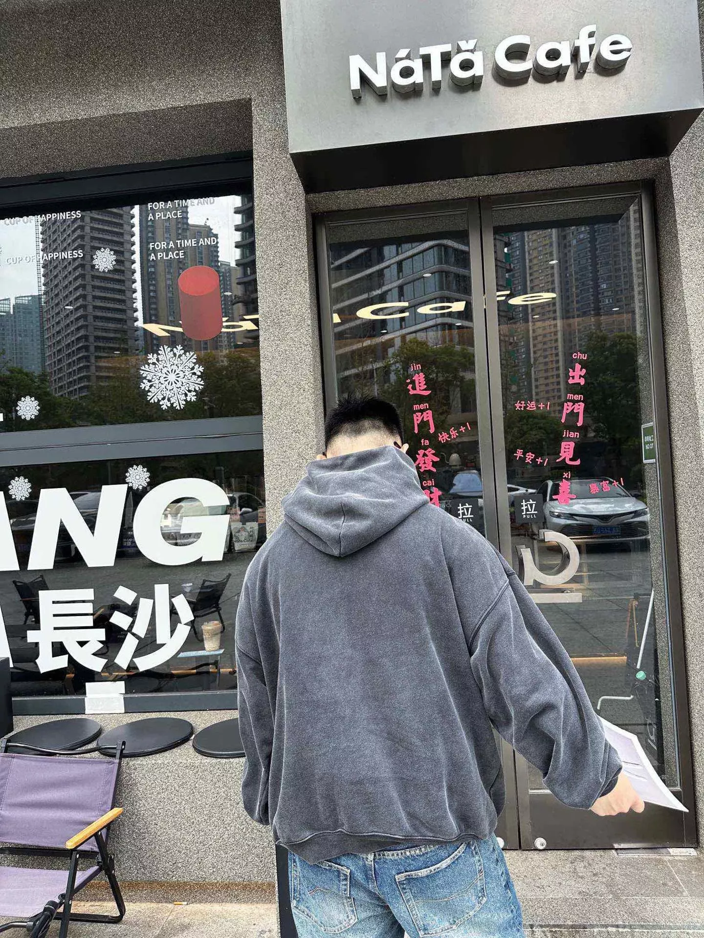 발렌시아가 24FW 철탑 그래픽 워싱 후드 상세 이미지 17