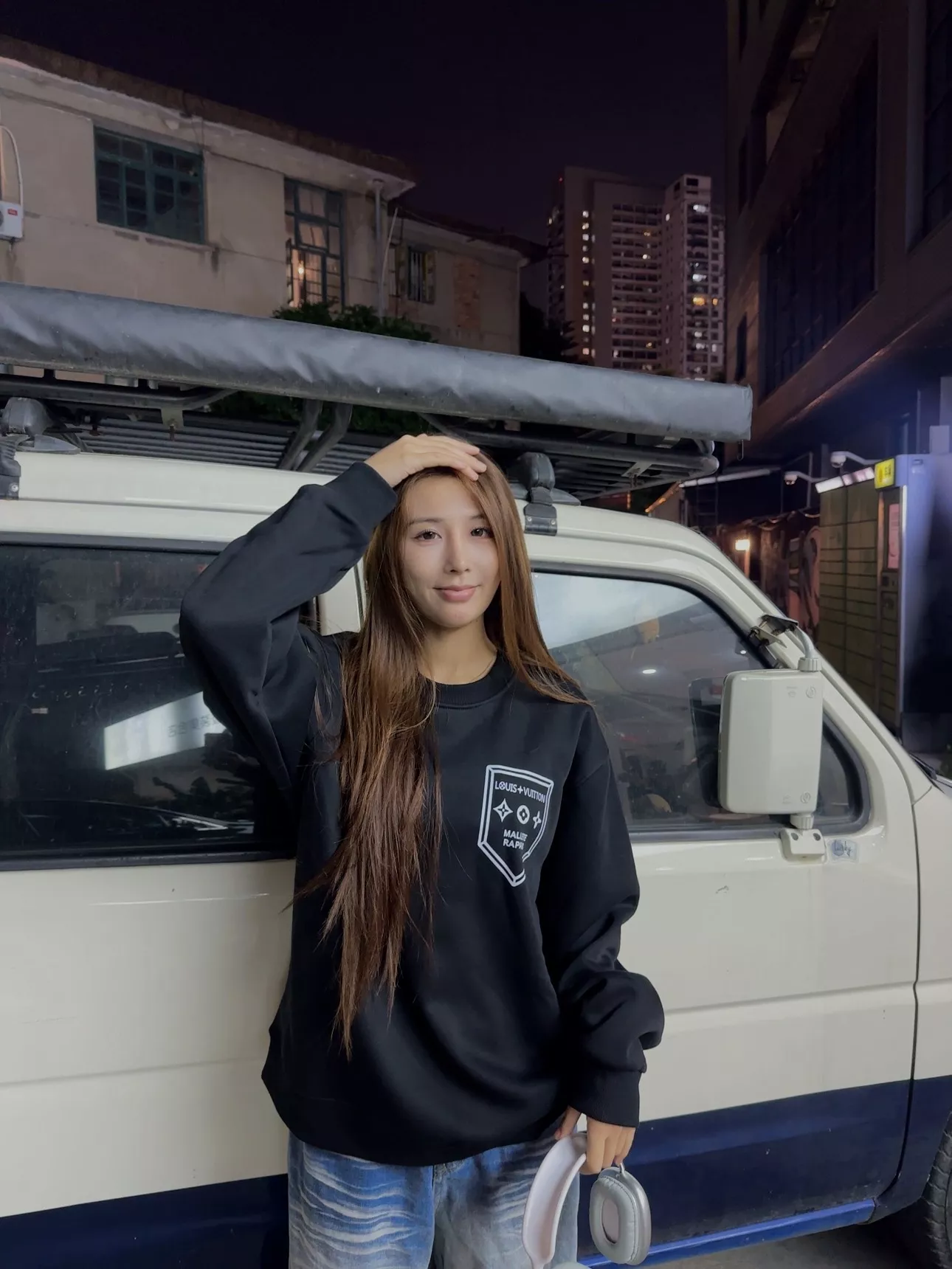 루이비통 쉴드 엠블럼 라운드넥 스웨트셔츠 상세 이미지 16