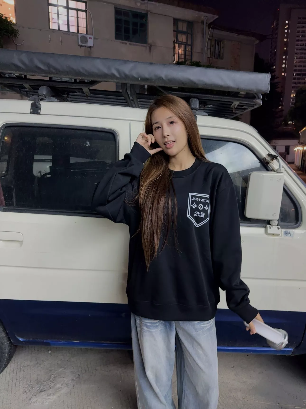 루이비통 쉴드 엠블럼 라운드넥 스웨트셔츠 상세 이미지 15