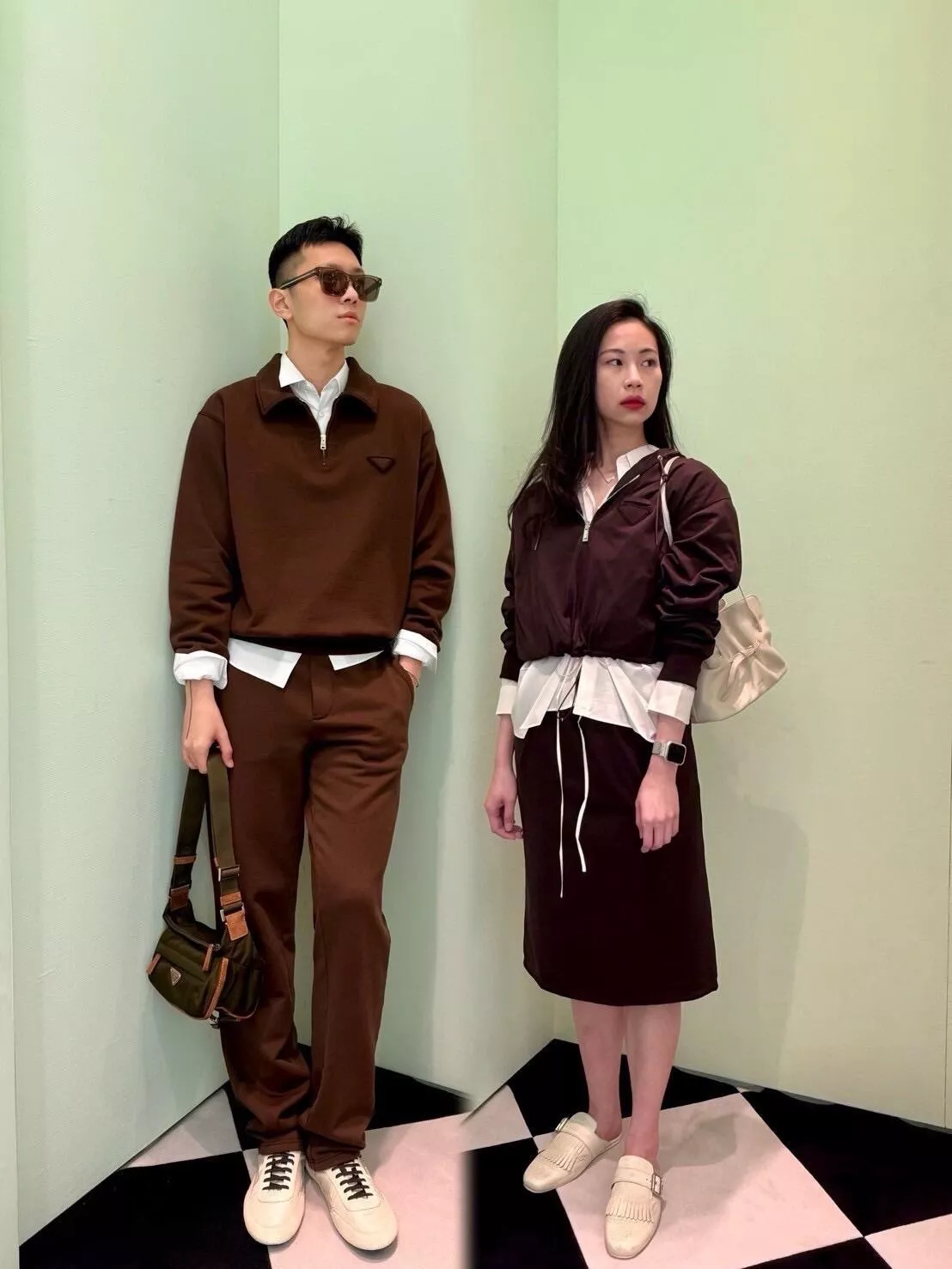 프라다 25FW 라벨 디테일 코튼 드로스트링 스트레이트 팬츠 상세 이미지 12