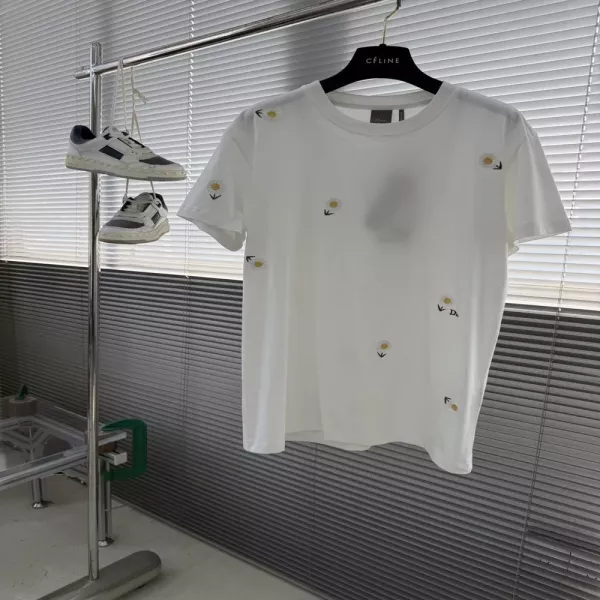디올 화이트 코튼 저지 데이지 자수 티셔츠