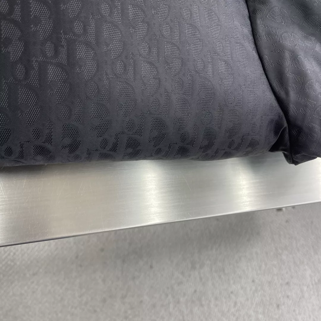 디올 올오버 모노그램 하이넥 다운 재킷 상세 이미지 5