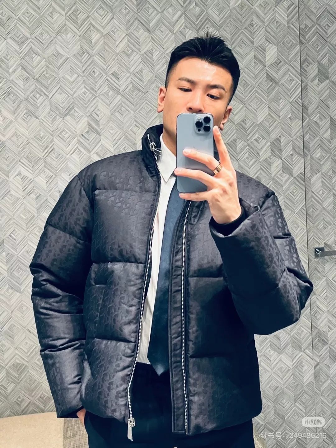 디올 올오버 모노그램 하이넥 다운 재킷 상세 이미지 19