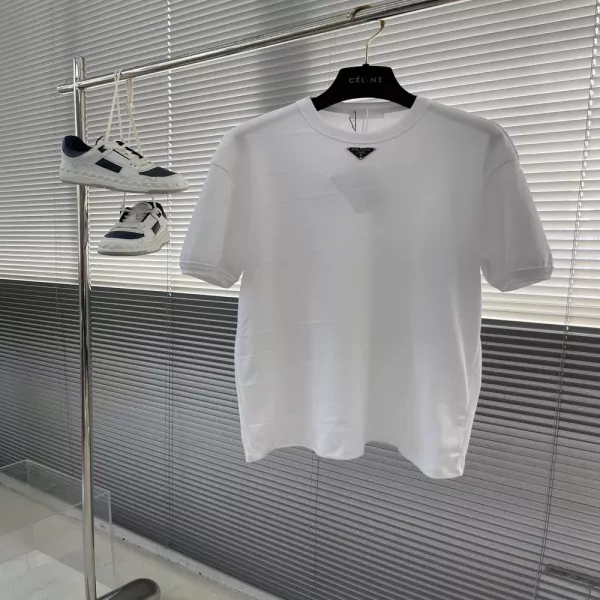 프라다 에나멜 메탈 삼각 로고 반소매 티셔츠