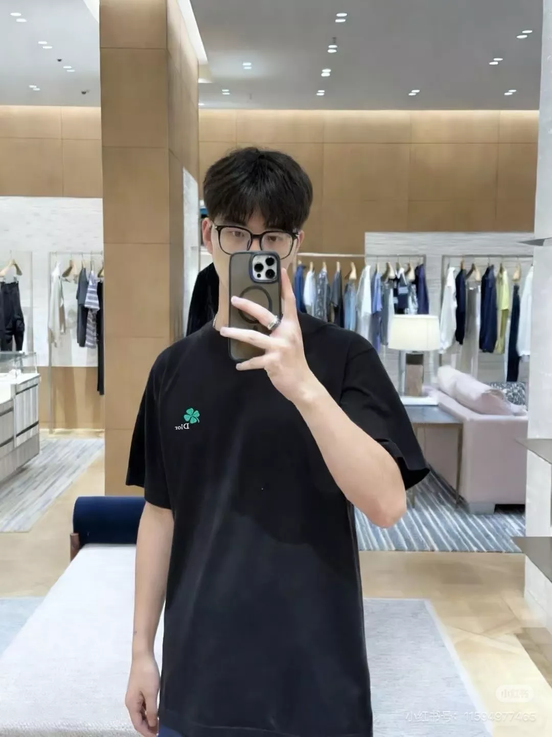 디올 클로버 자수 코튼 티셔츠 상세 이미지 11