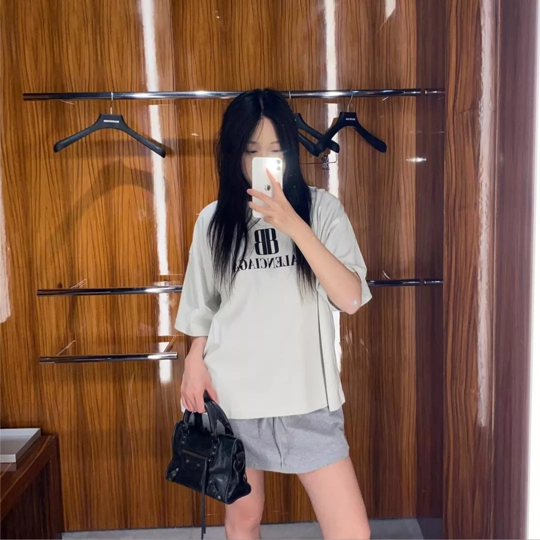 발렌시아가 나노 BB 로고 프린트 반소매 티셔츠 상세 이미지 15