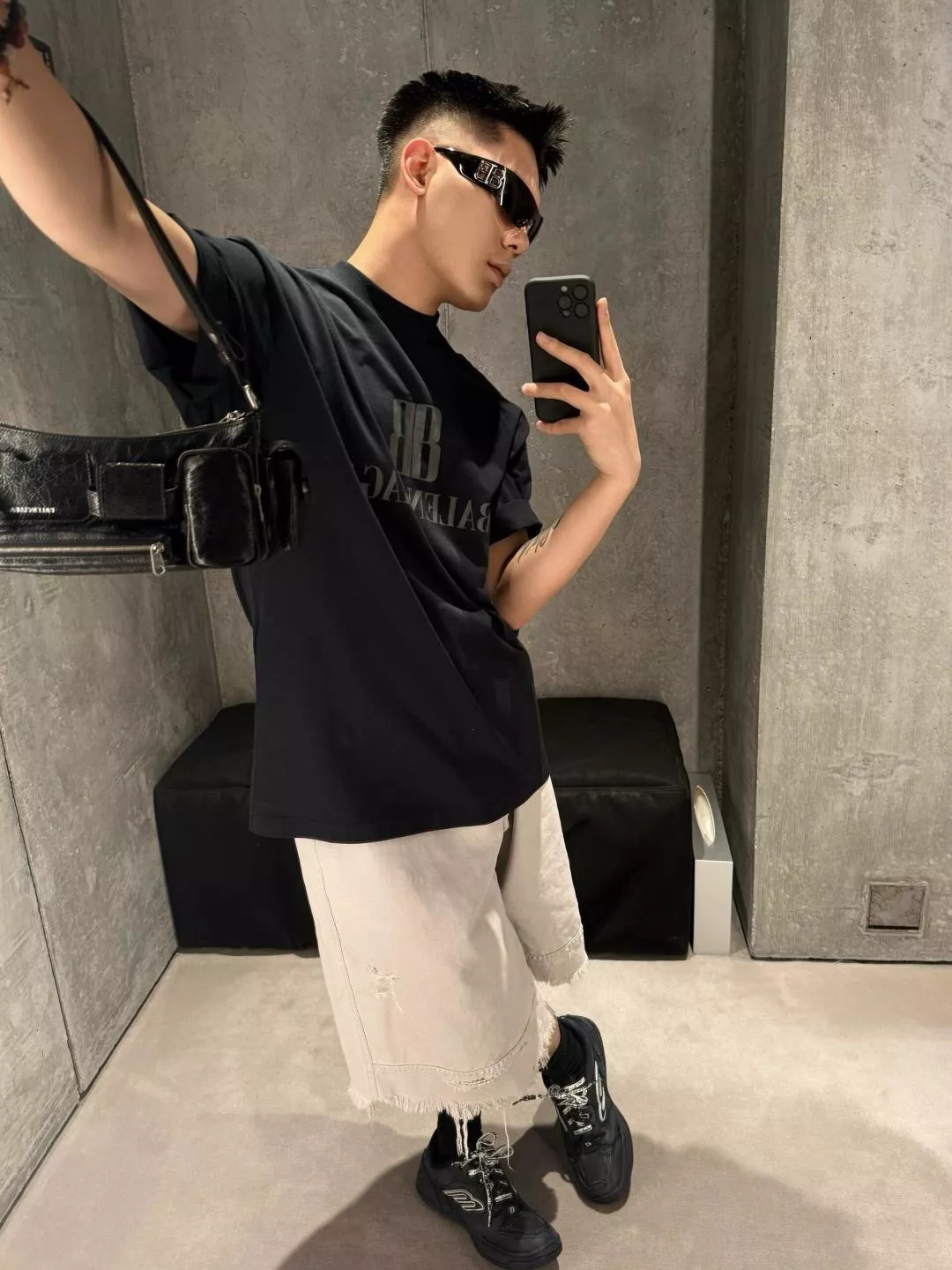 발렌시아가 나노 BB 로고 프린트 반소매 티셔츠 상세 이미지 11