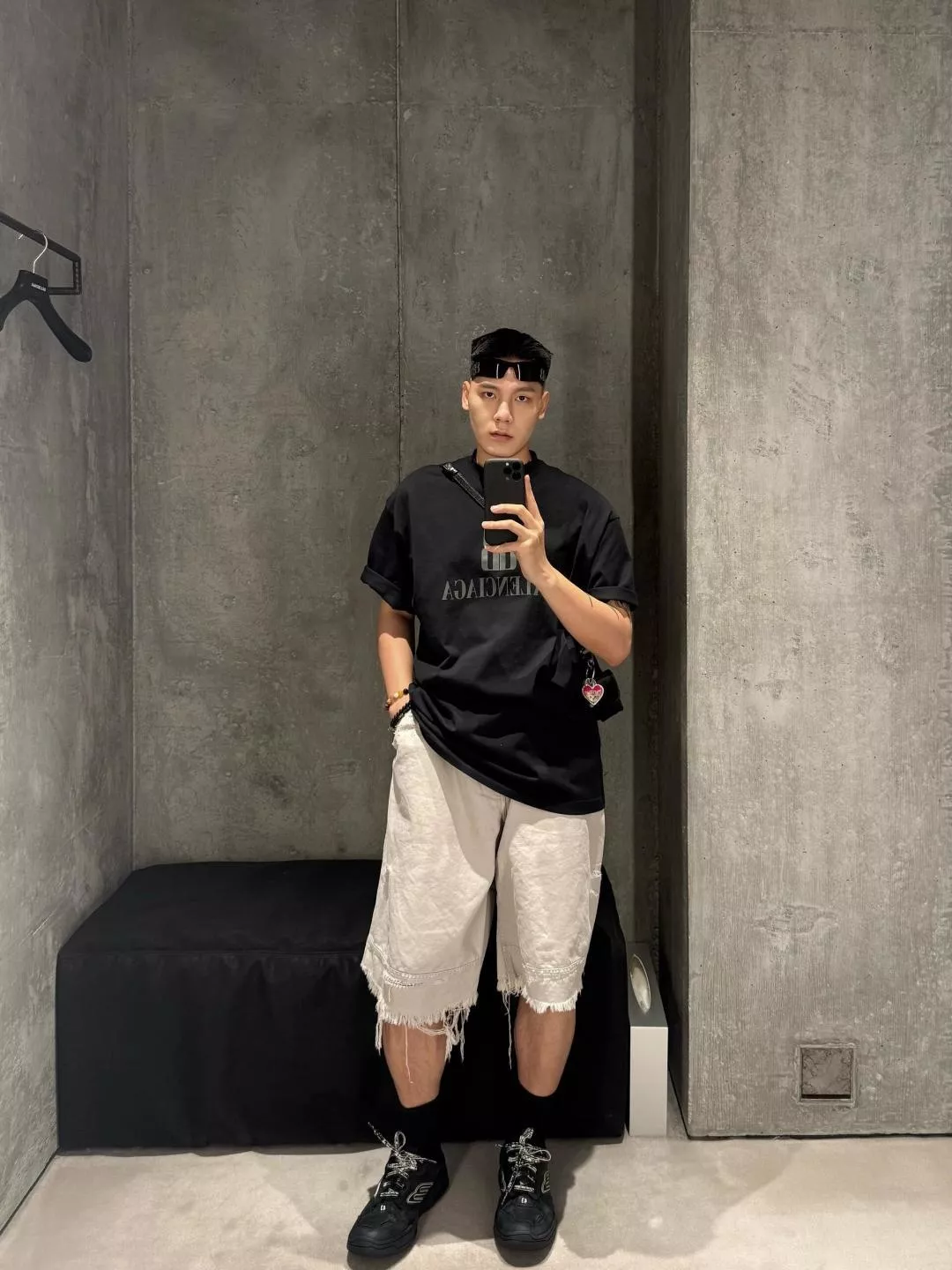 발렌시아가 나노 BB 로고 프린트 반소매 티셔츠 상세 이미지 10