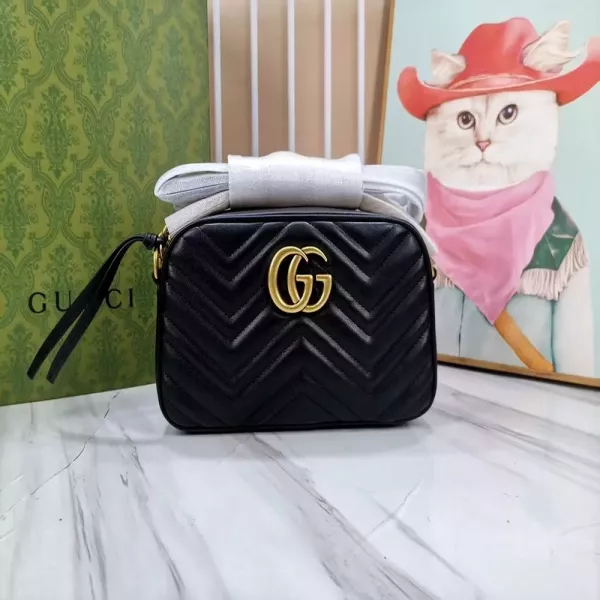 구찌 GG 마몬트 쉐브론 지퍼 파우치