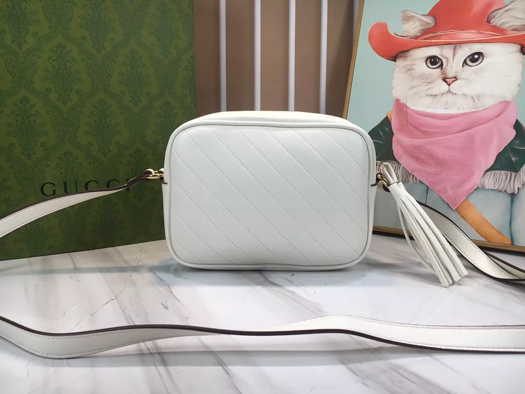 구찌 블론디 인터로킹 더블 G 가죽 크로스백 상세 이미지 4