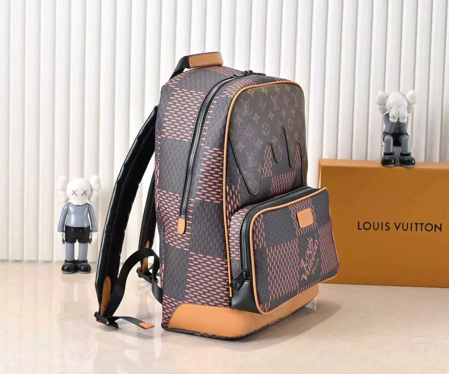 루이비통 니고 콜라보 모노그램 체커 패턴 백팩 상세 이미지 2
