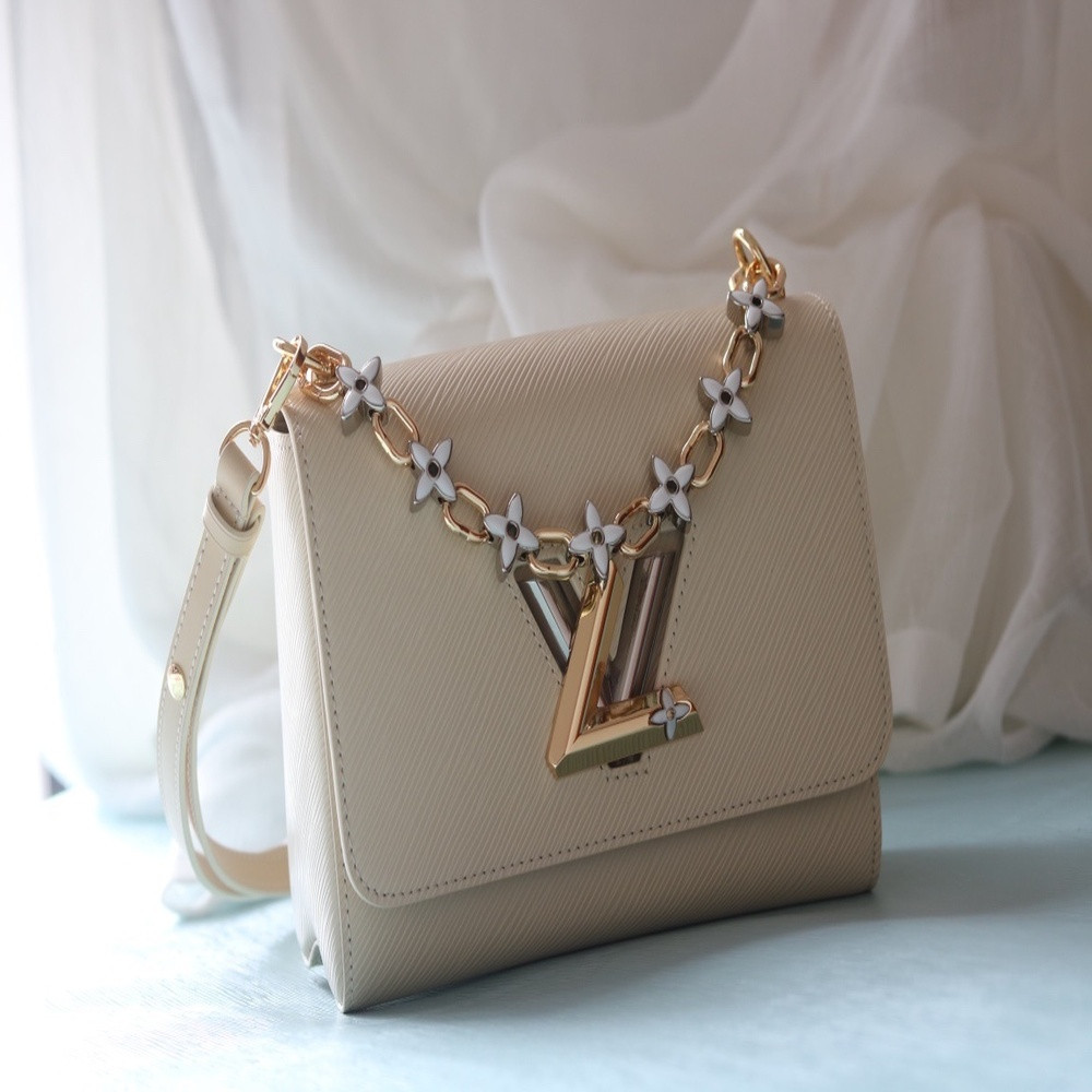 루이비통 트위스트 MM LV 블룸 체인 숄더백