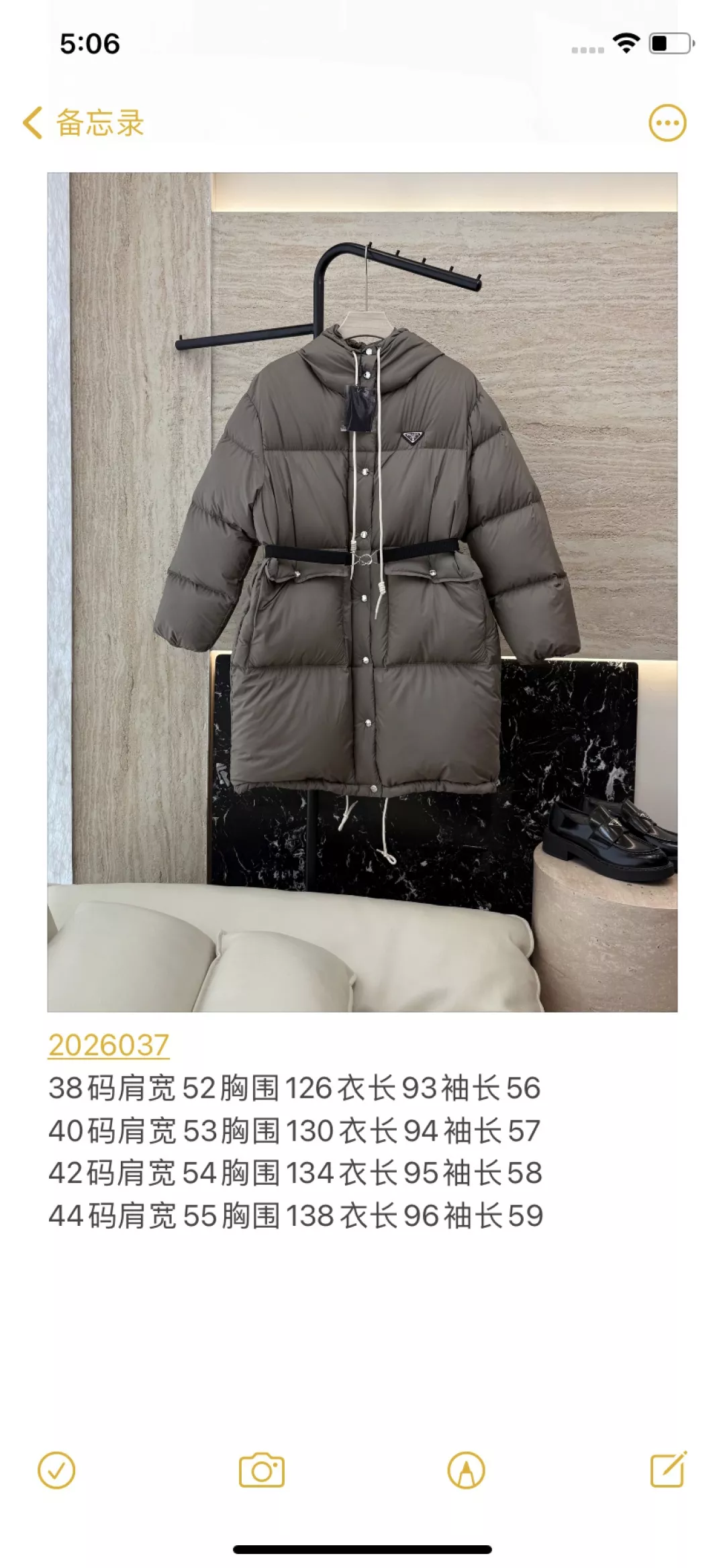 프라다 삼각 로고 후드 롱 다운 패딩 코트 상세 이미지 10