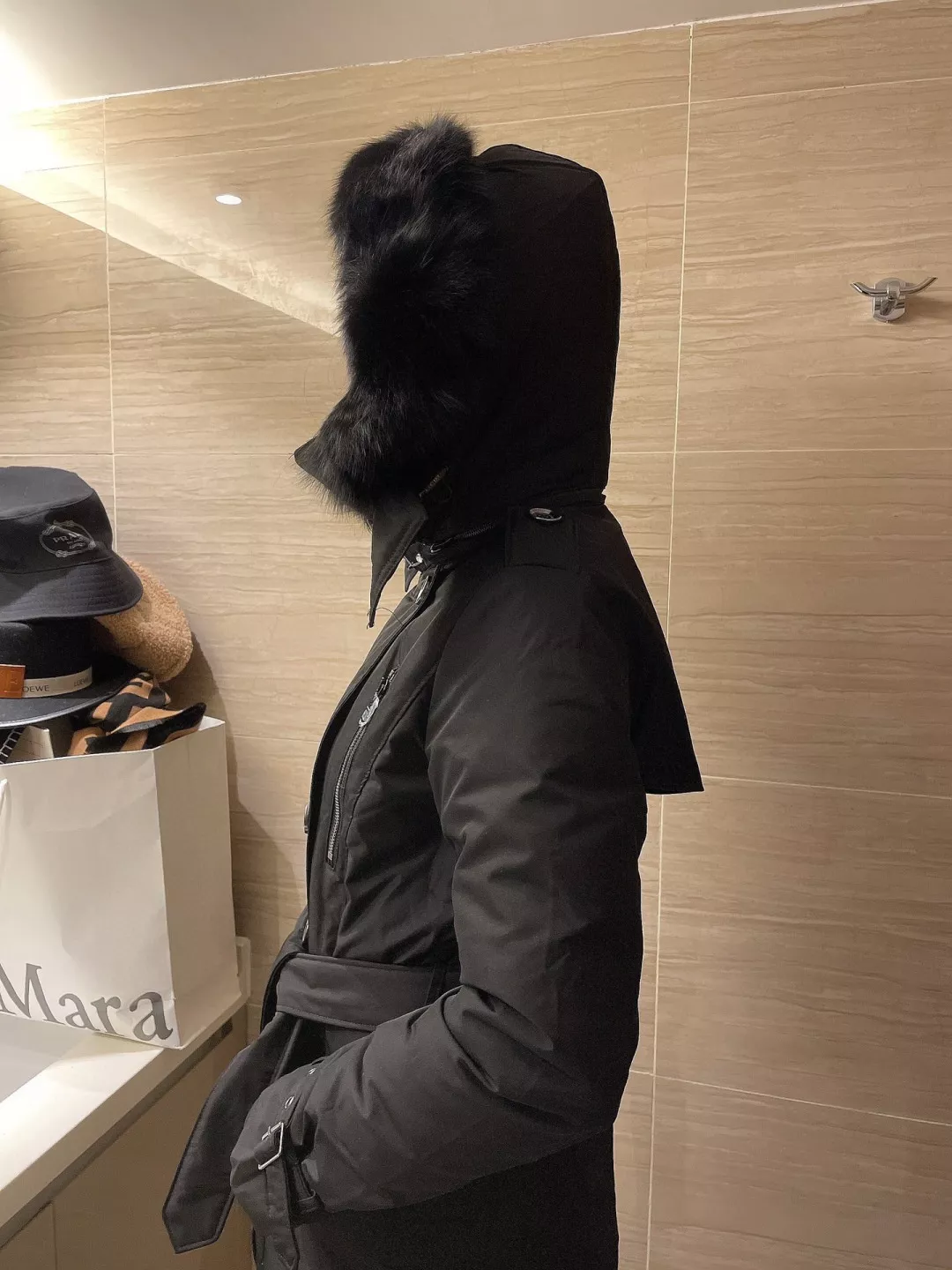 버버리 폭스 퍼 탈부착 롱 다운 코트 상세 이미지 15