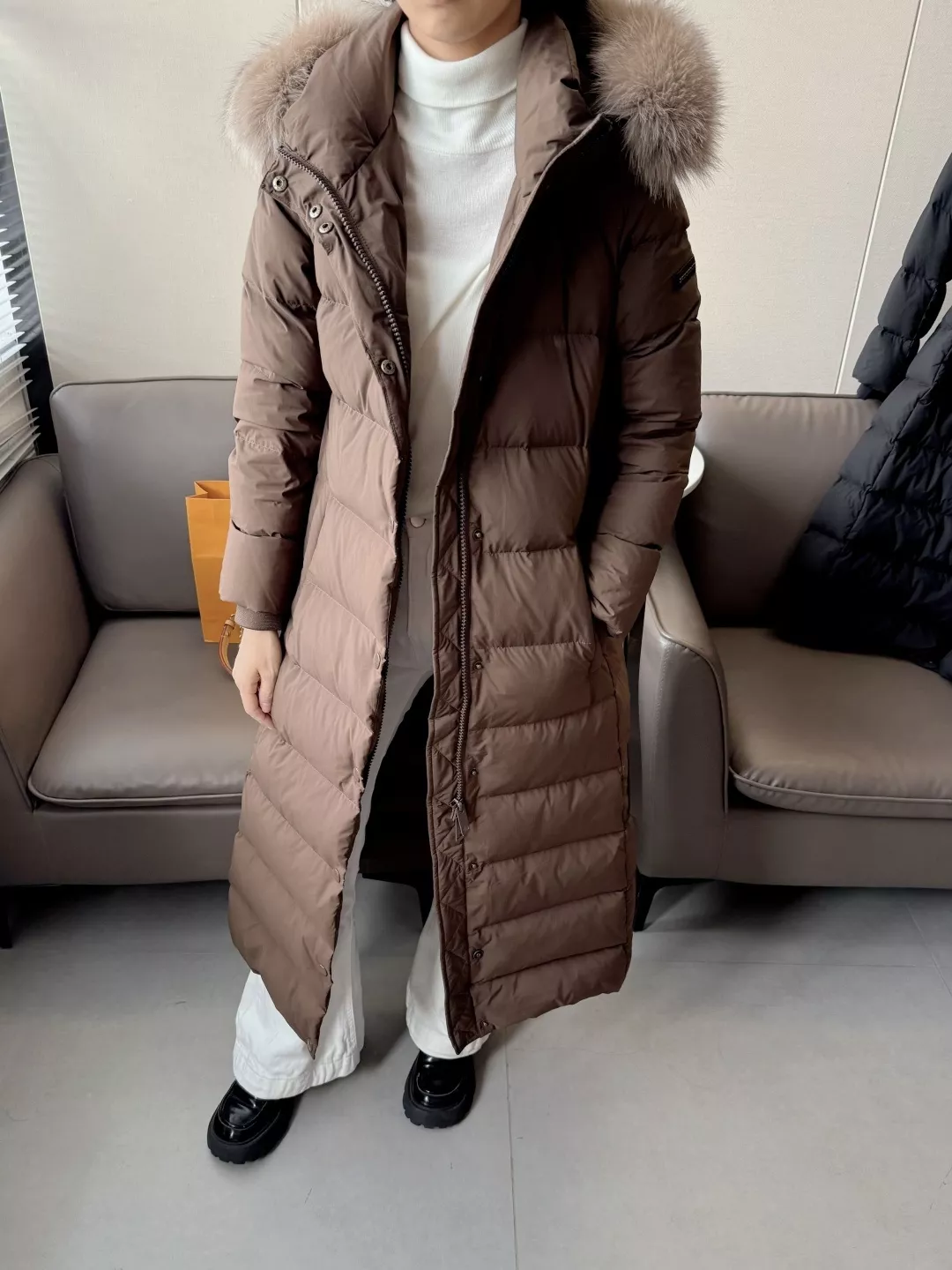 버버리 탈부착 폭스 퍼 후드 벨트 롱 다운 패딩 상세 이미지 12